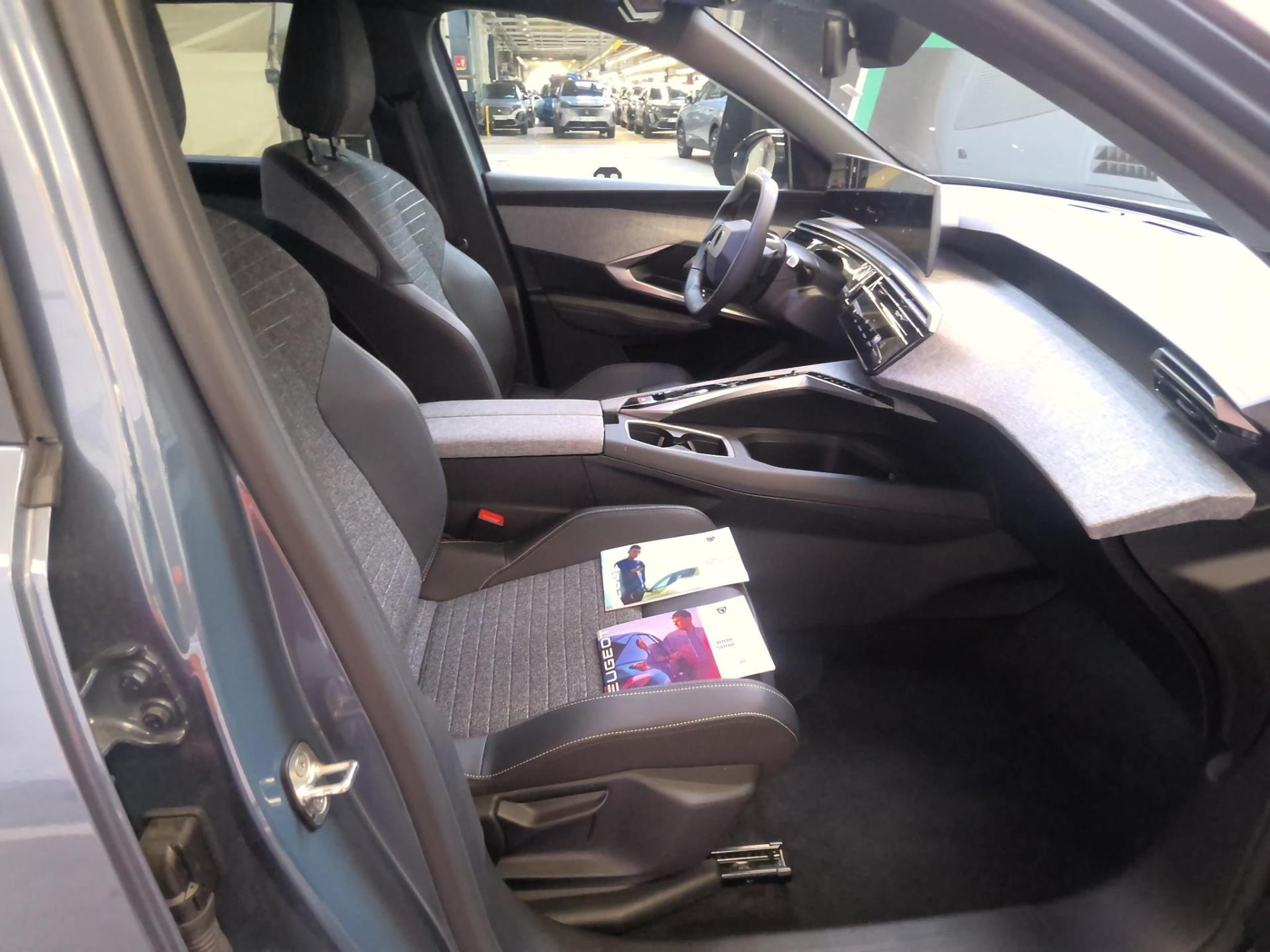 Peugeot 5008 Hybrid 145 ch e-DCS6 Allure 2025