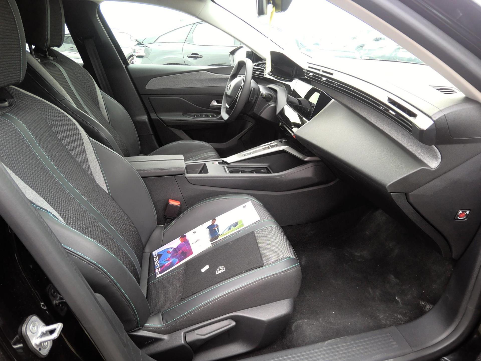 Peugeot 408 Hybrid 136 e-DCS6 Allure 2025