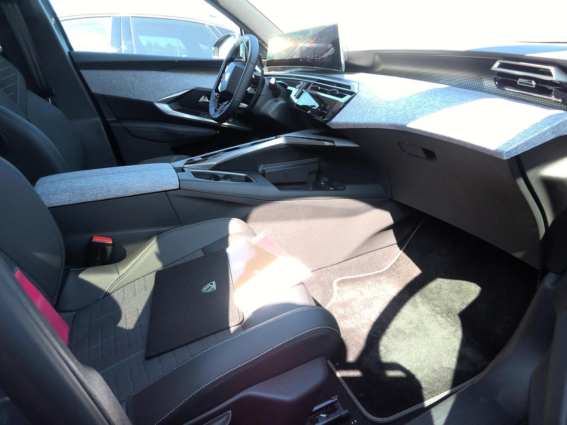 Peugeot 3008 Hybrid 136 e-DCS6 GT 2025
