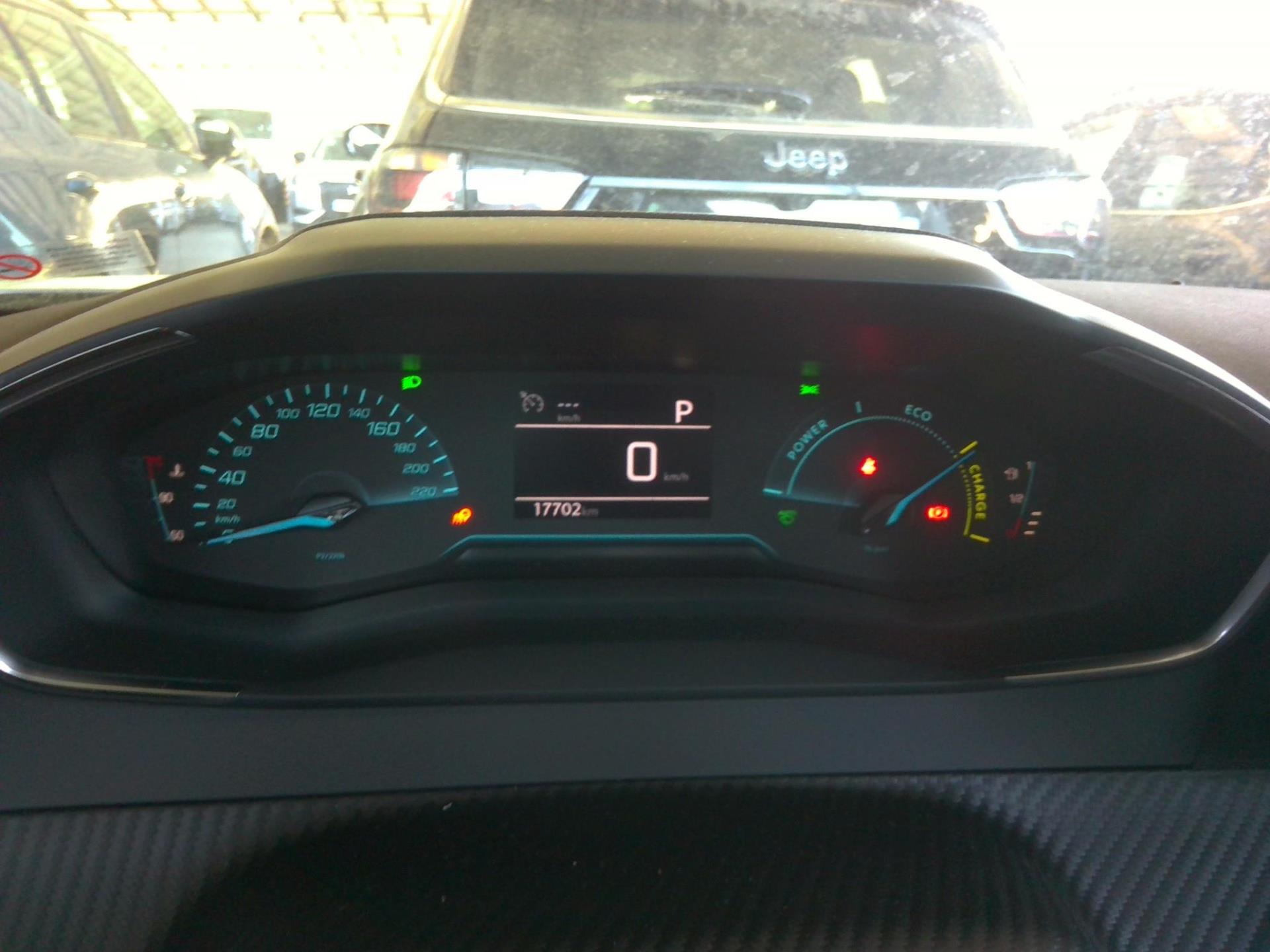 Peugeot 2008 Hybrid 136 e-DCS6 Style 2025