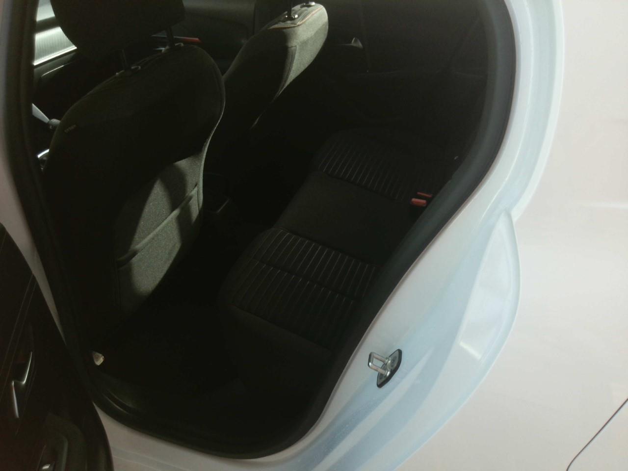 Foto Peugeot 208 12