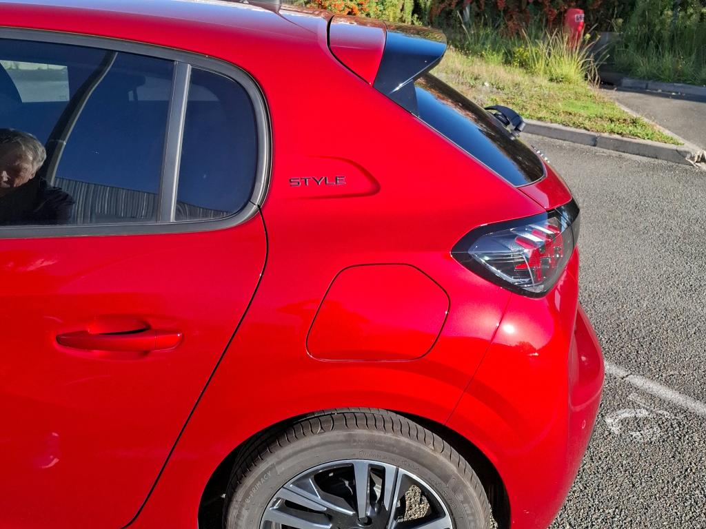 Peugeot 208 PureTech 100 S&S BVM6 Style 2023