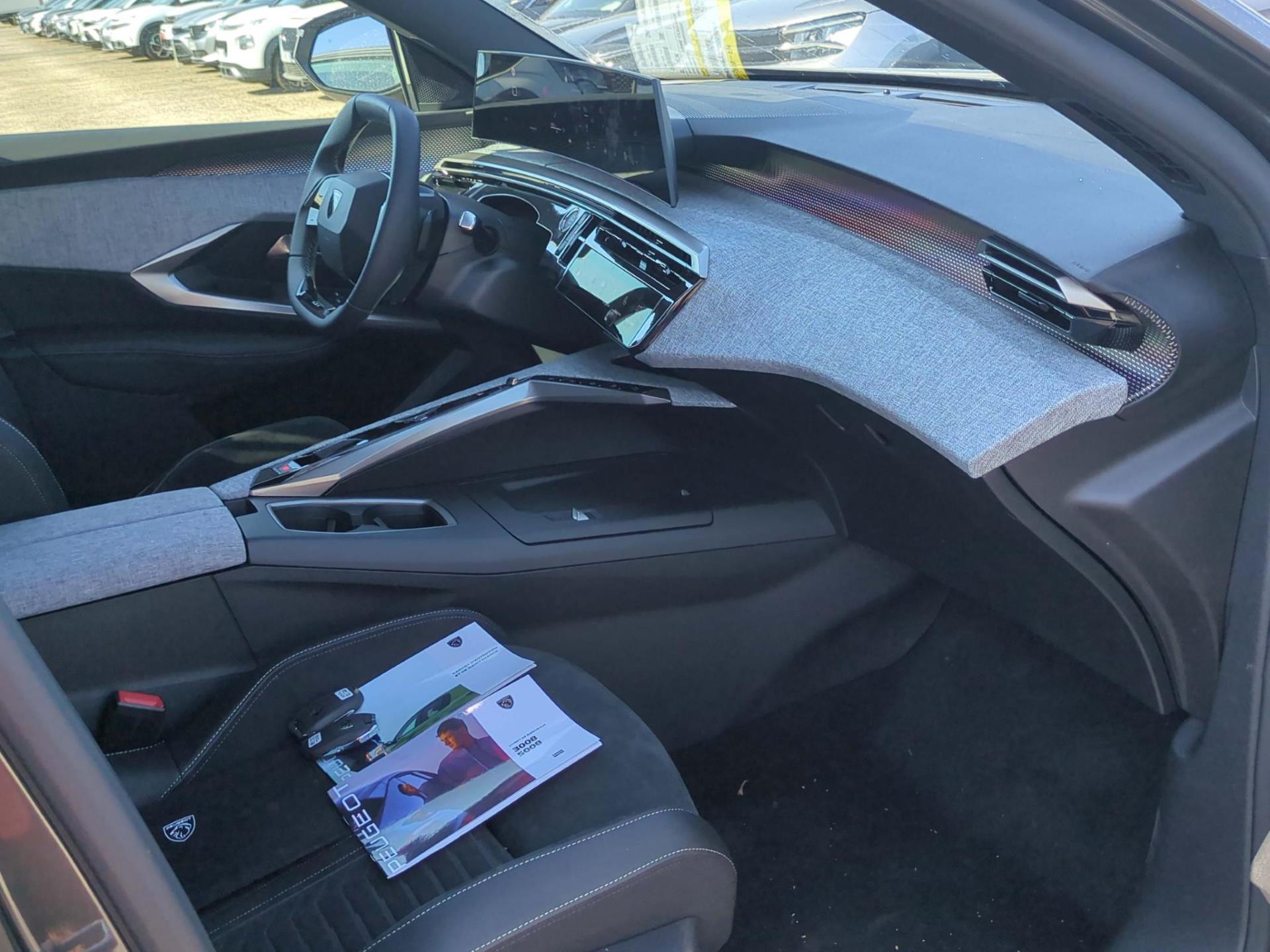 Peugeot 5008 Hybrid 145 e-DCS6 GT 2025