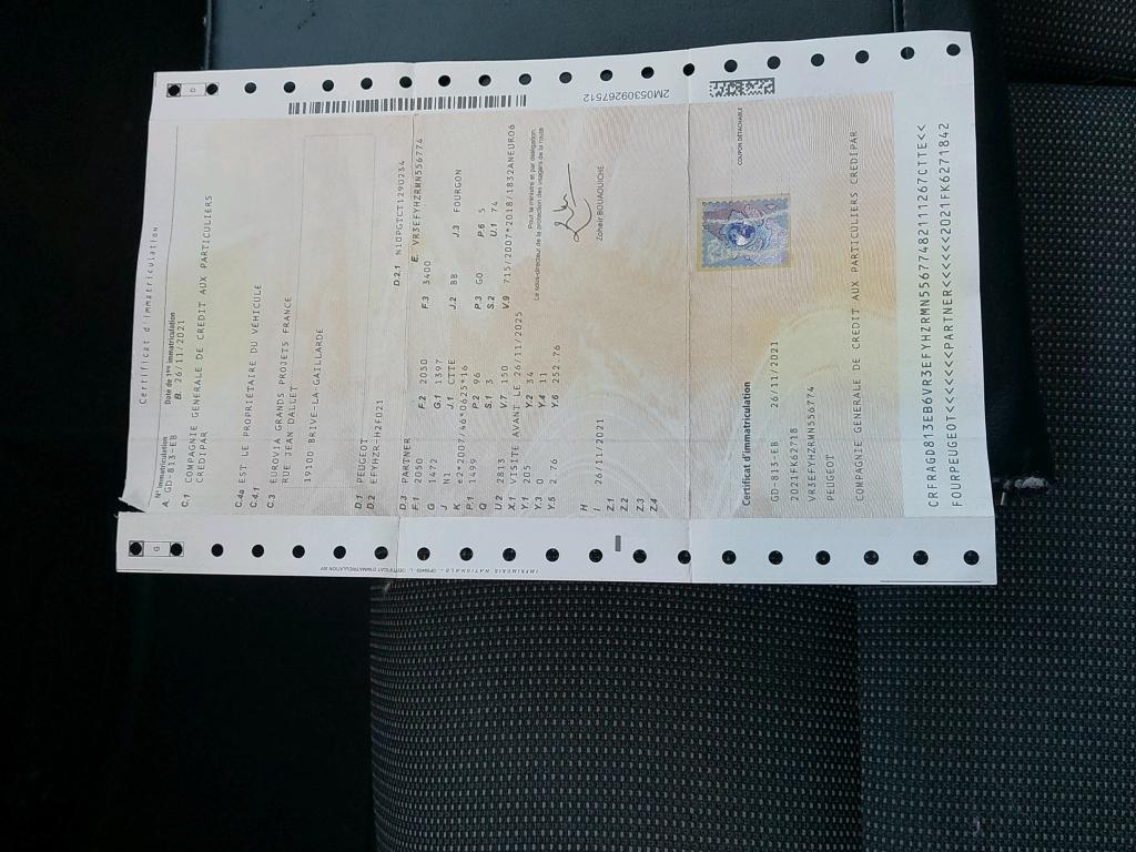 Peugeot PARTNER FOURGON STANDARD 650 KG BLUEHDI 130 S&S EAT8 ASPHALT 2021