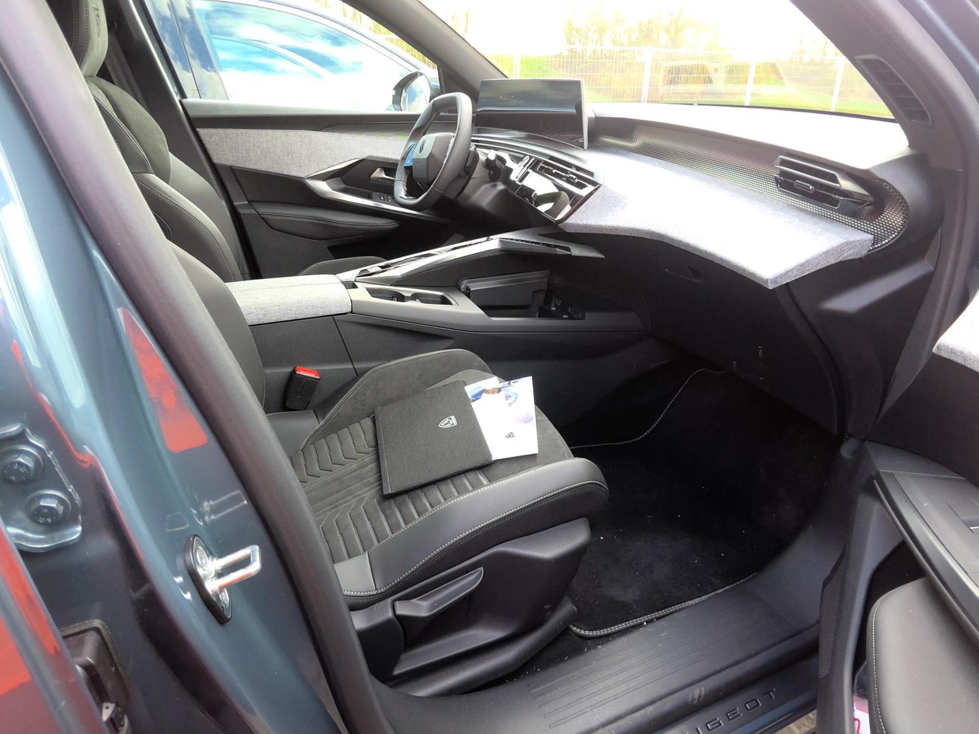 Peugeot 3008 Hybrid 136 e-DCS6 GT 2025