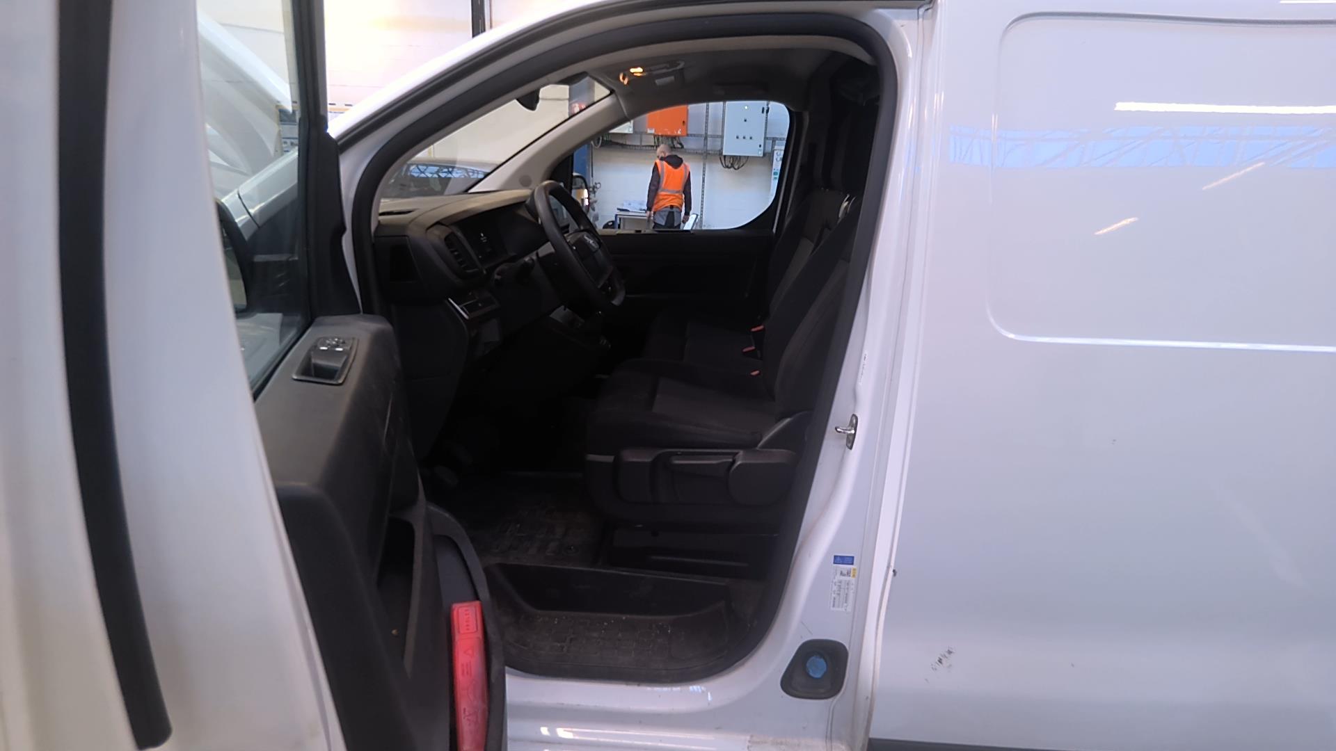 Opel VIVARO FGN TAILLE M BLUEHDI 145 BVM6 2024