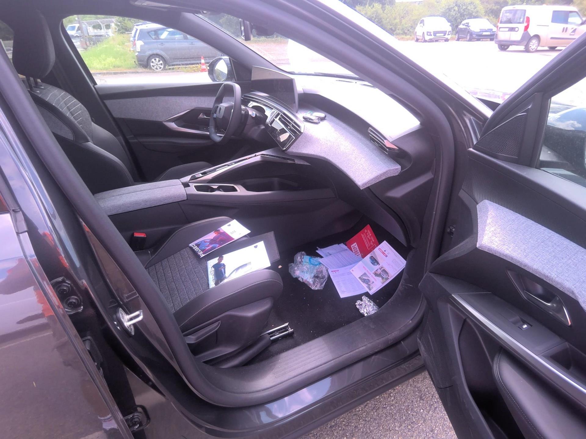 Peugeot 5008 Hybrid 145 e-DCS6 Allure 2025
