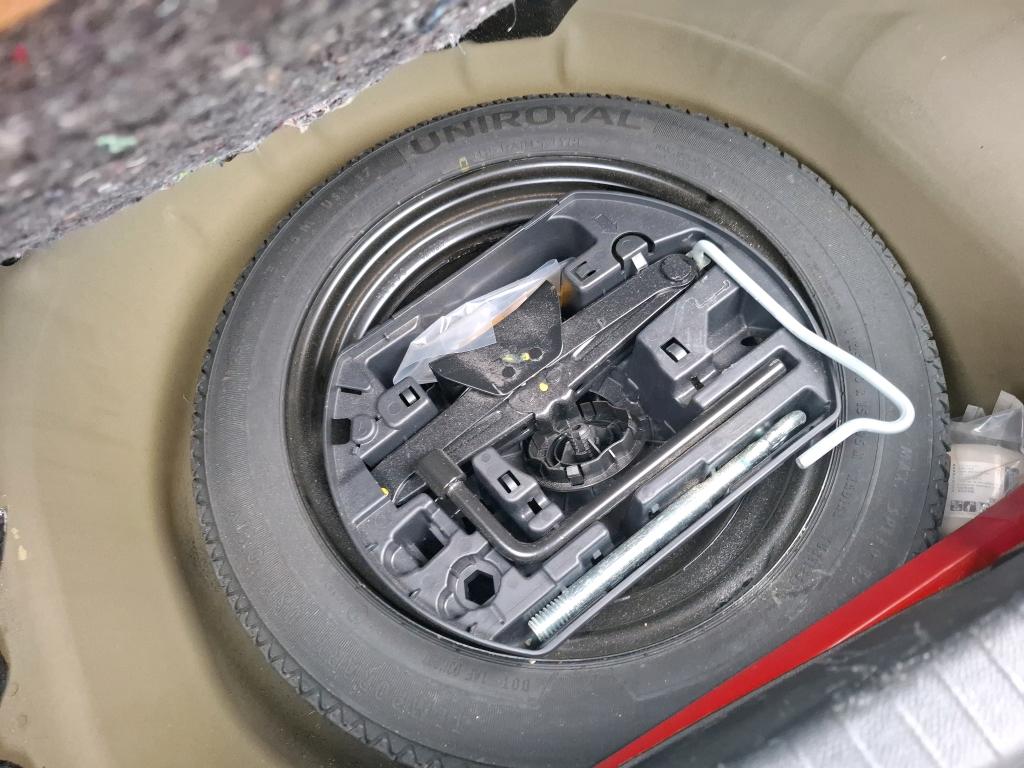 Peugeot 208 PureTech 100 S&S EAT8 Allure Business 2021