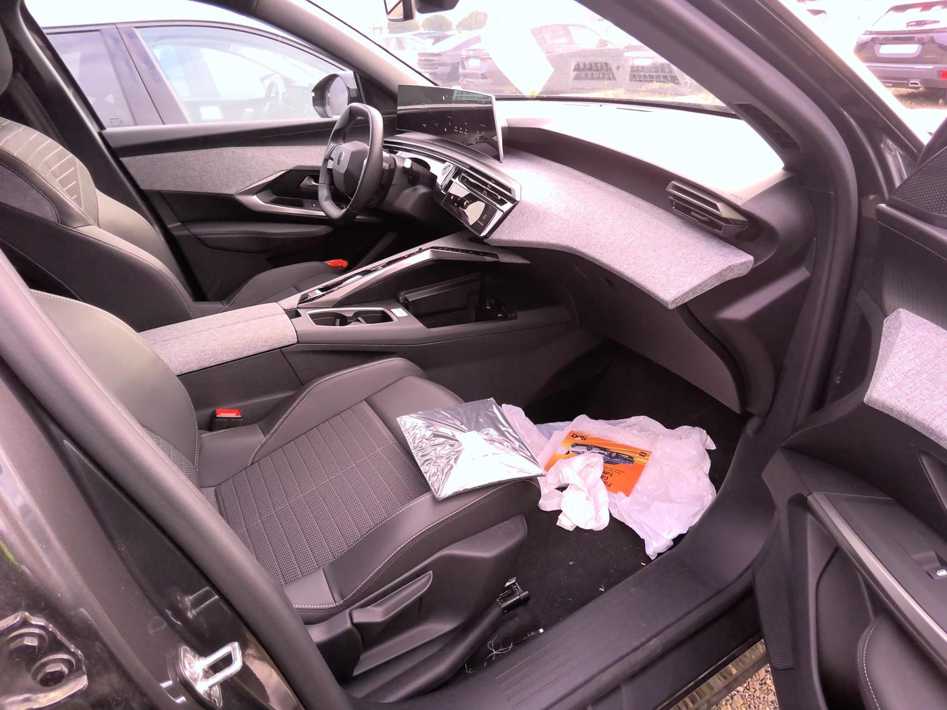 Peugeot 3008 Hybrid 136 e-DCS6 Allure 2024