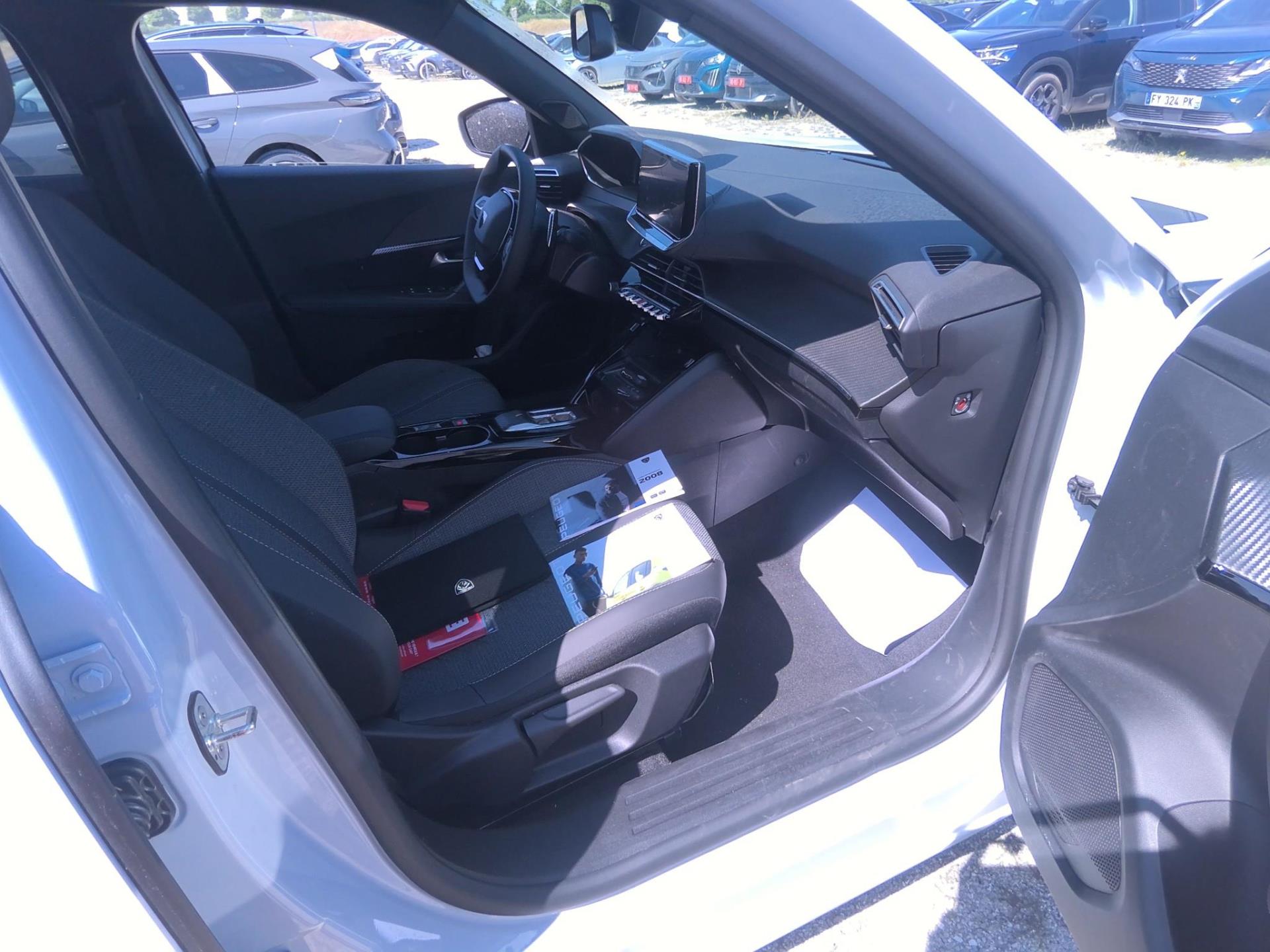 Peugeot 2008 Hybrid 145 e-DCS6 Allure 2025