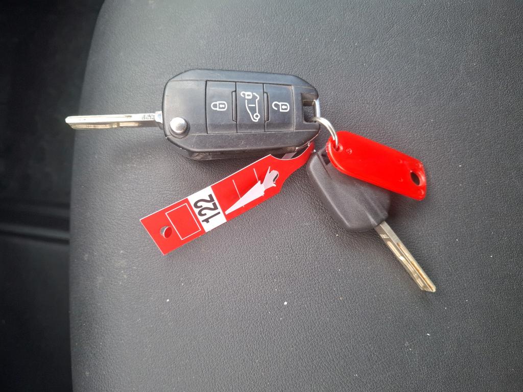 Peugeot PARTNER FOURGON STANDARD 650 KG BLUEHDI 100 S&S BVM5 PREMIUM 2020