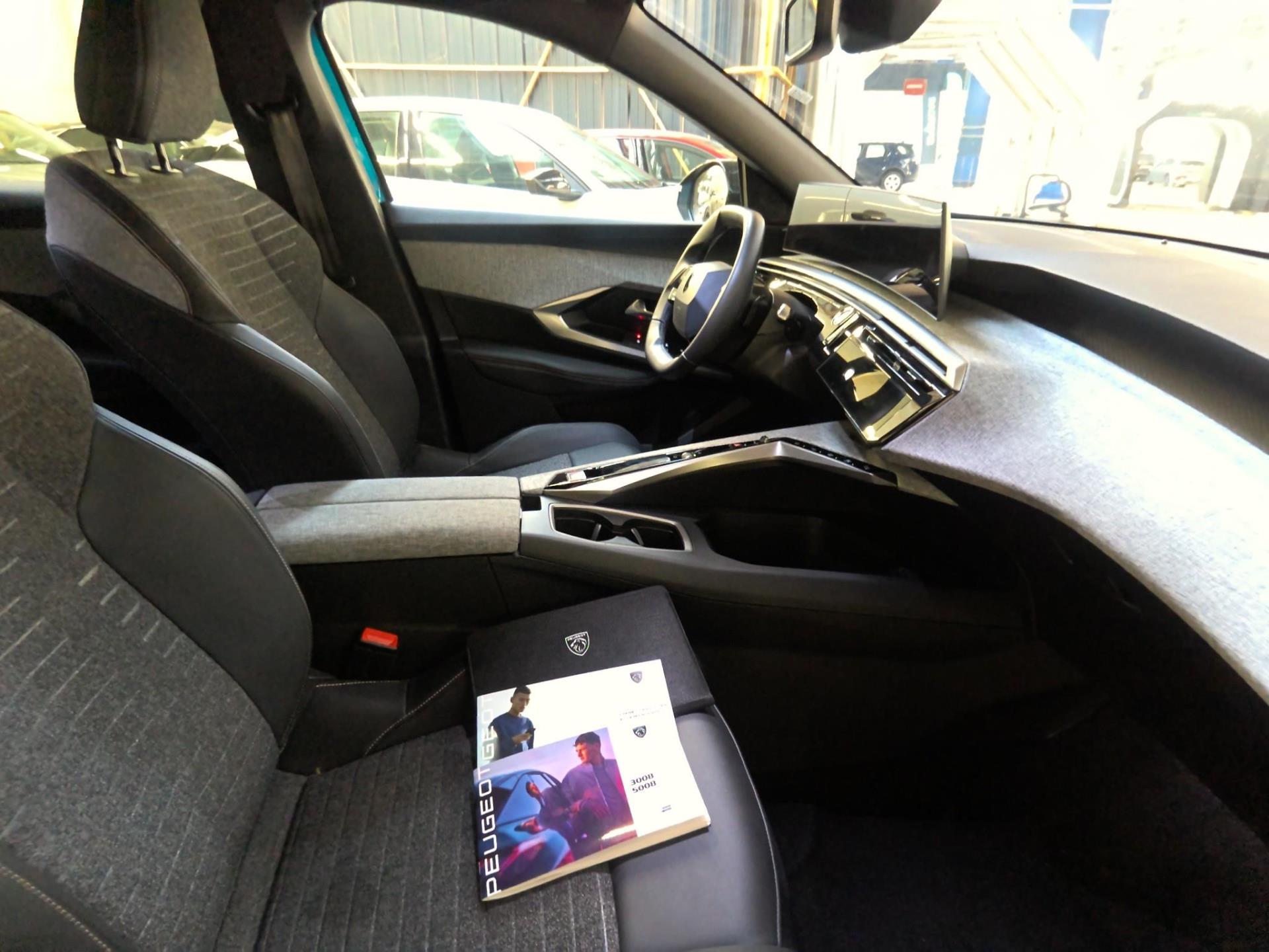 Peugeot 3008 Hybrid 136 e-DCS6 Allure 2025