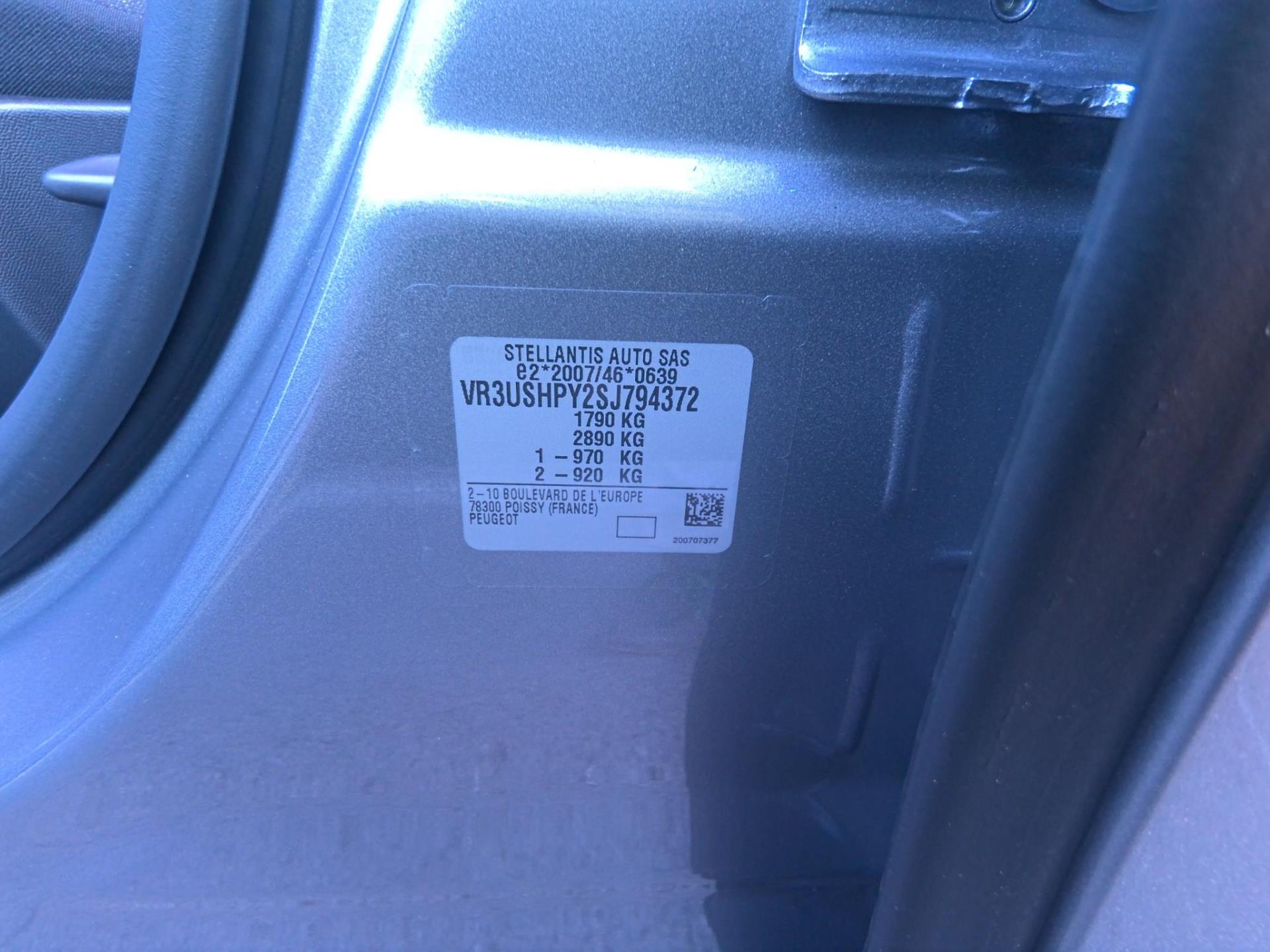 Peugeot 2008 Hybrid 145 e-DCS6 Style 2025