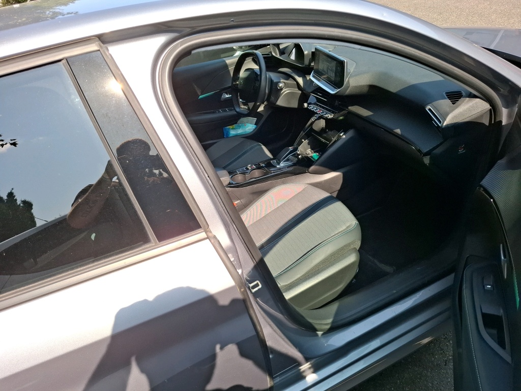 Peugeot 208 Electrique 50 kWh 136ch Allure Business 2021