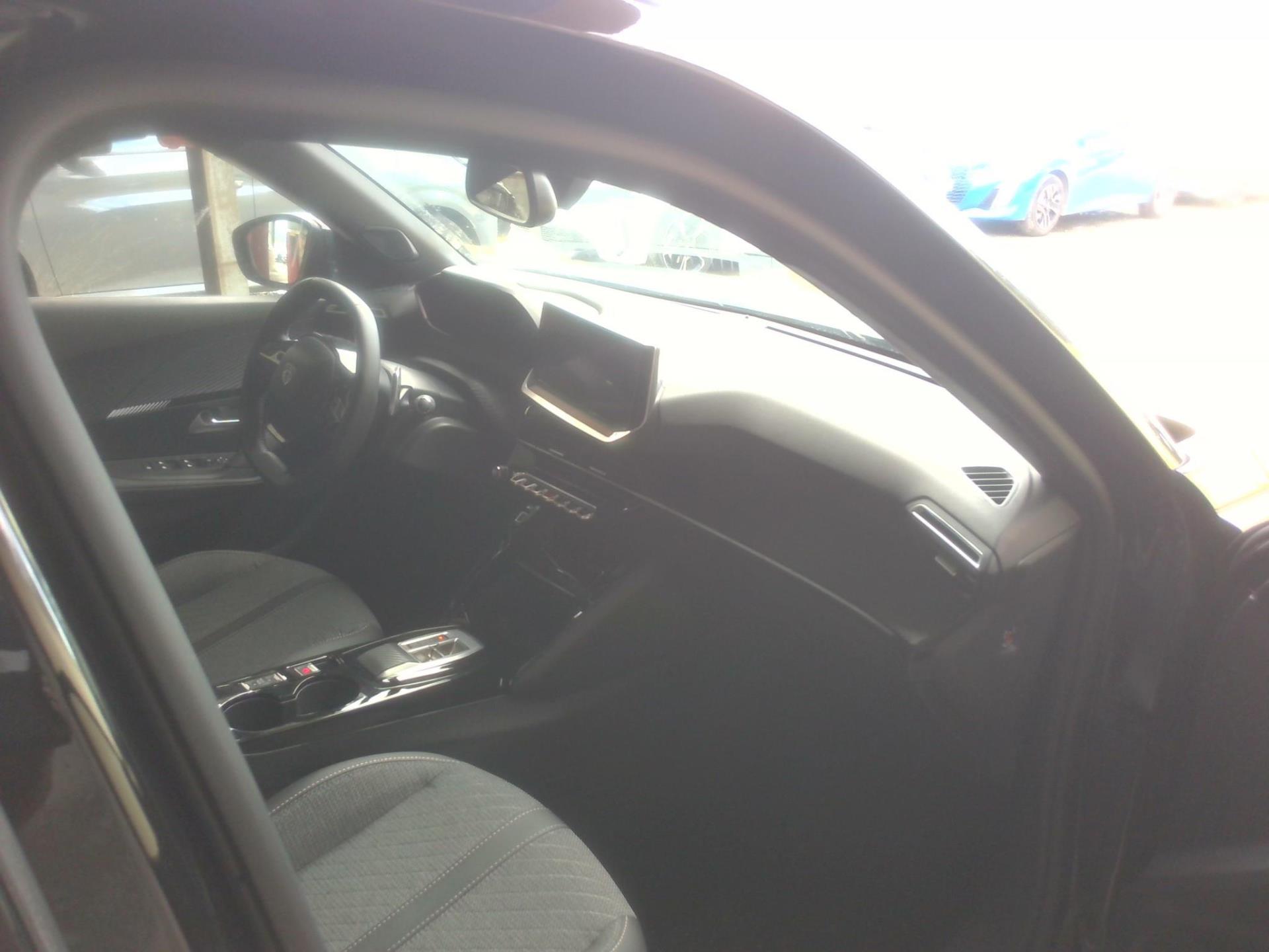 Peugeot 2008 Hybrid 136 e-DCS6 Allure 2024