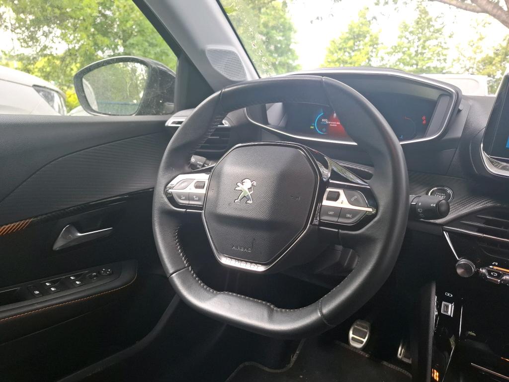 Peugeot 208 BlueHDi 100 S&S BVM6 Roadtrip 2021