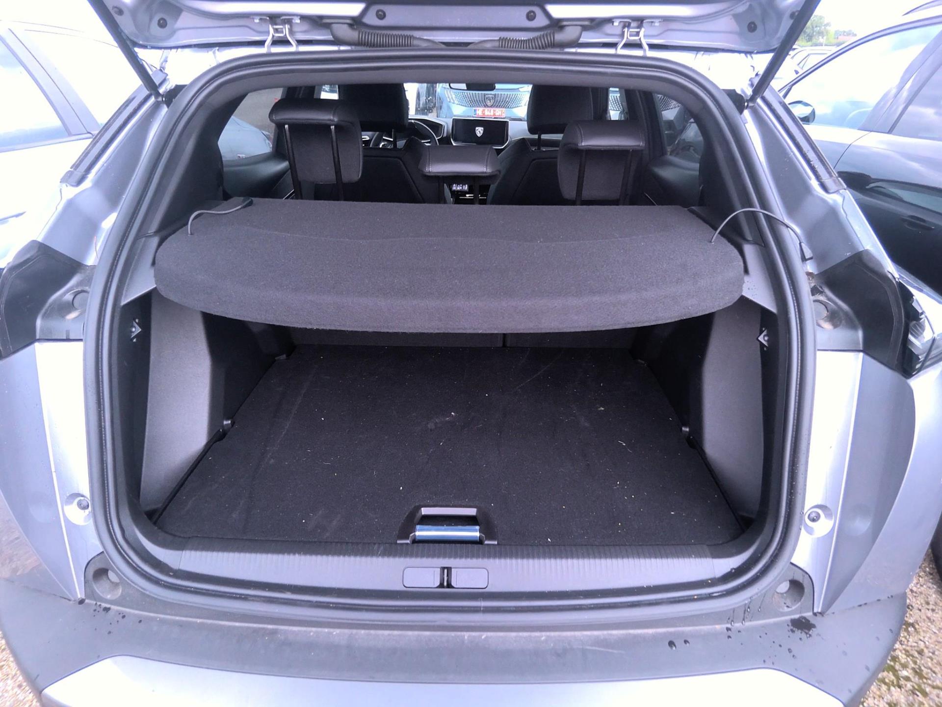 Peugeot 2008 Hybrid 136 e-DCS6 GT 2025