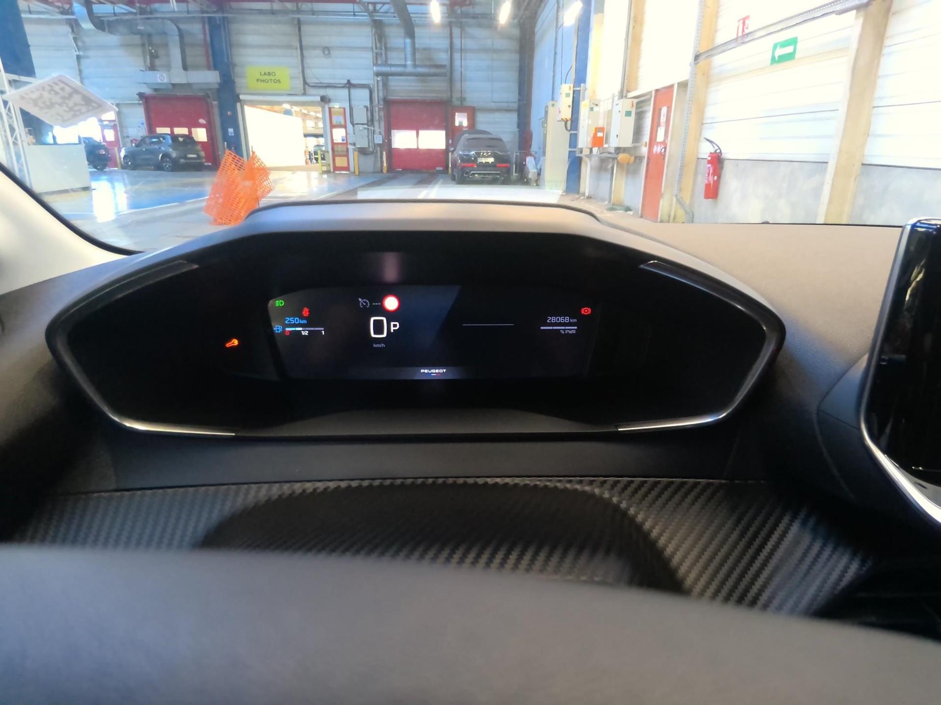 Peugeot 208 Hybrid 100 e-DCS6 Allure 2025