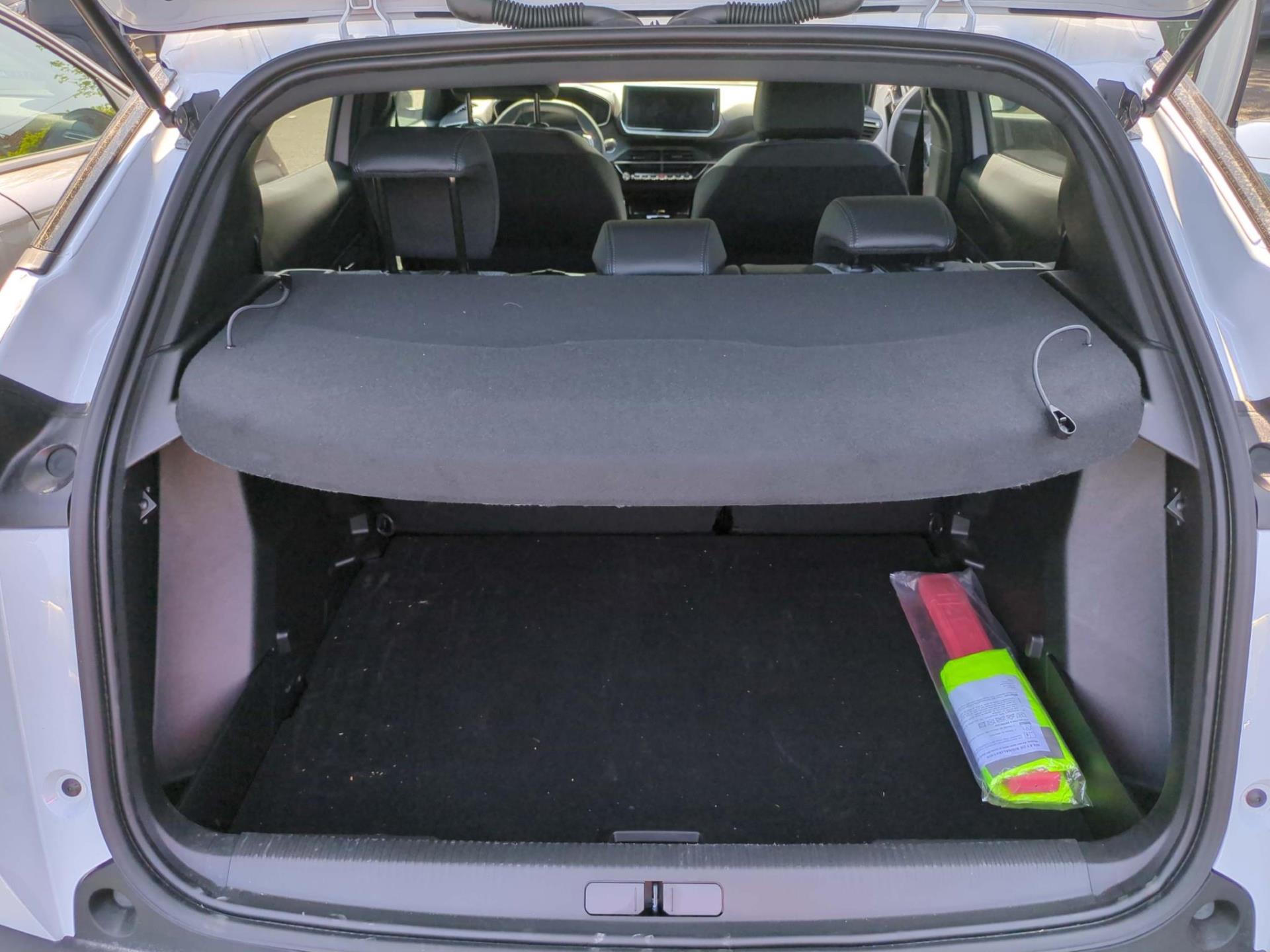 Peugeot 2008 Hybrid 136 e-DCS6 Allure 2025