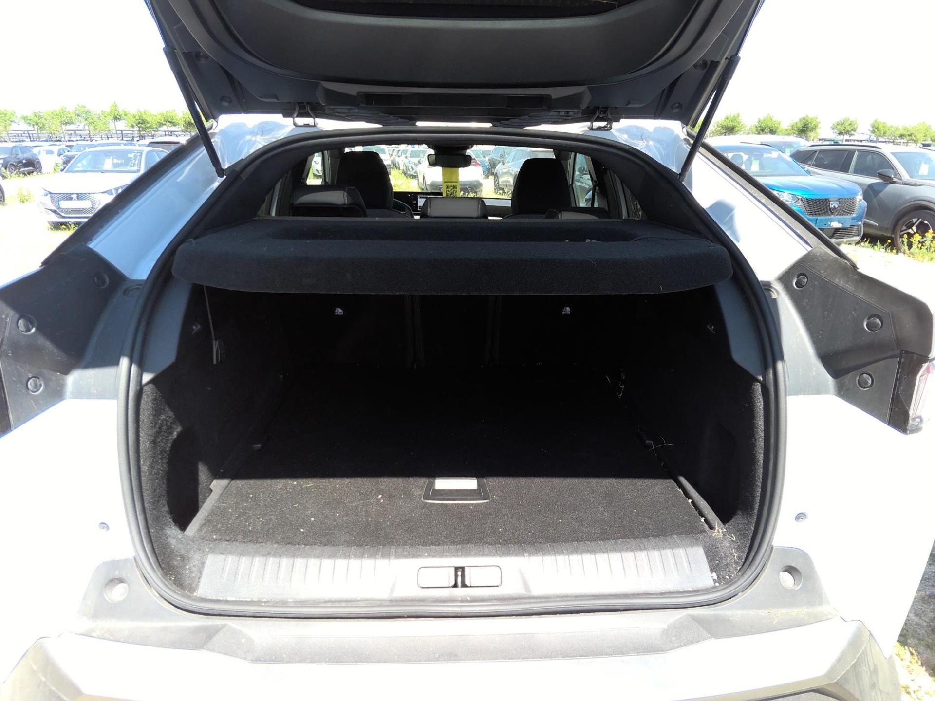 Peugeot 3008 Hybrid 145 e-DCS6 Allure 2025