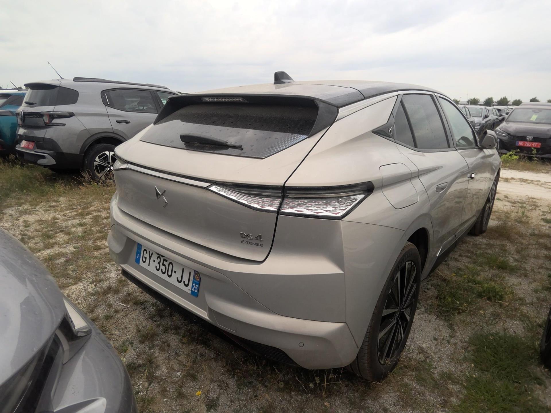 DS N°4 E-Tense Etoile - Alcantara 2024