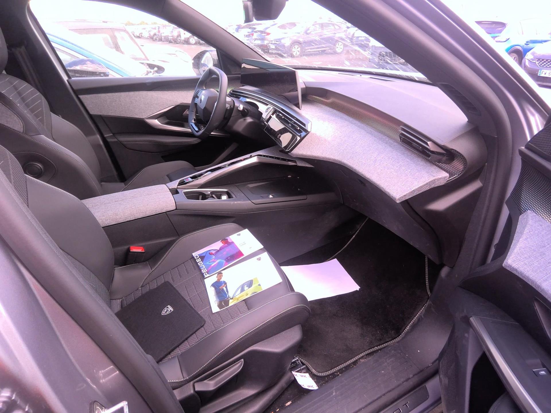 Peugeot 5008 Hybrid 136 e-DCS6 GT 2025