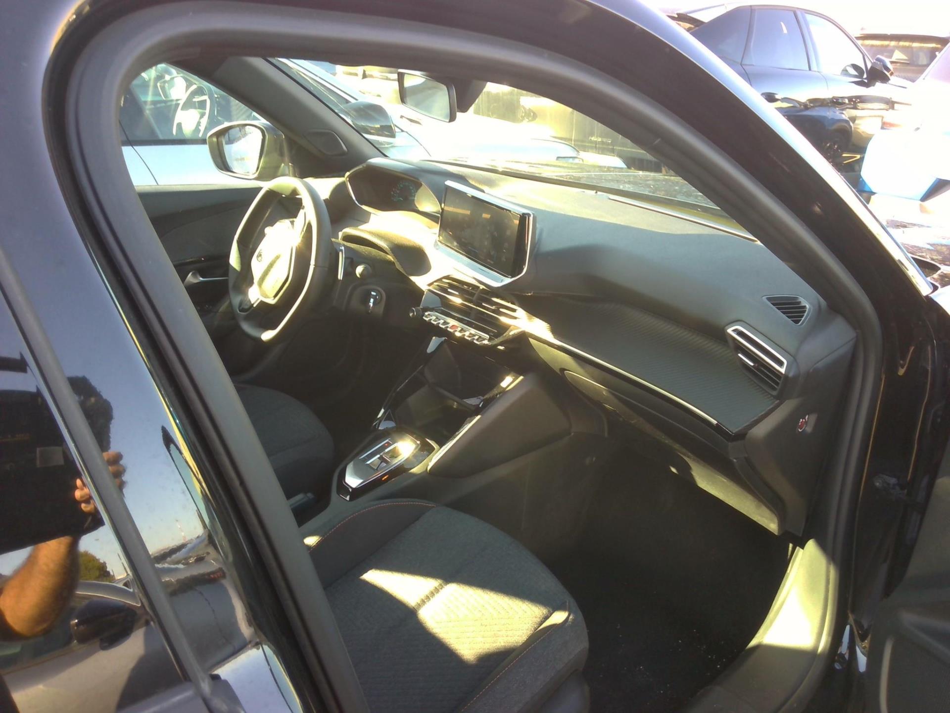 Peugeot 2008 Hybrid 136 e-DCS6 Style 2025