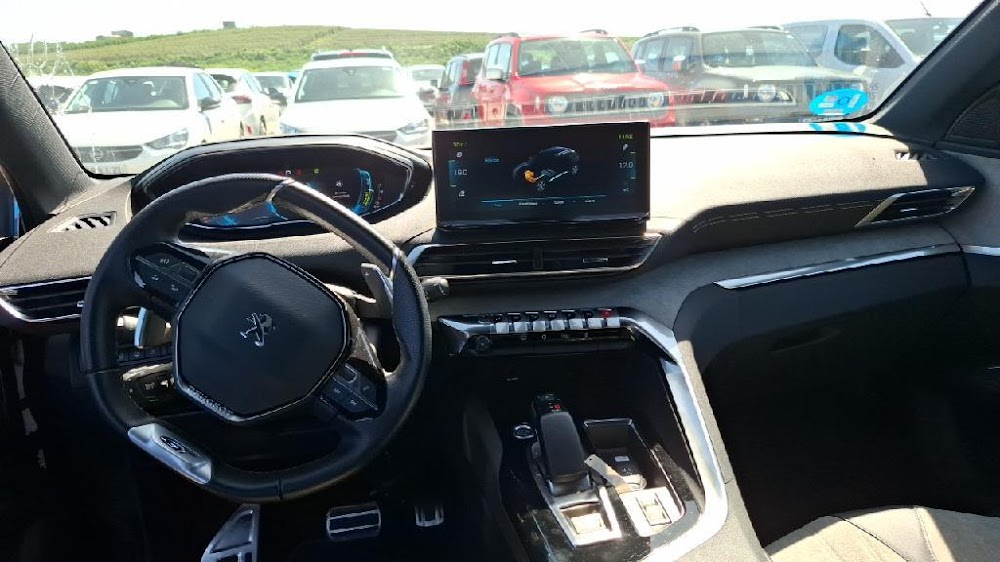 Foto Peugeot 3008 Hybrid 15