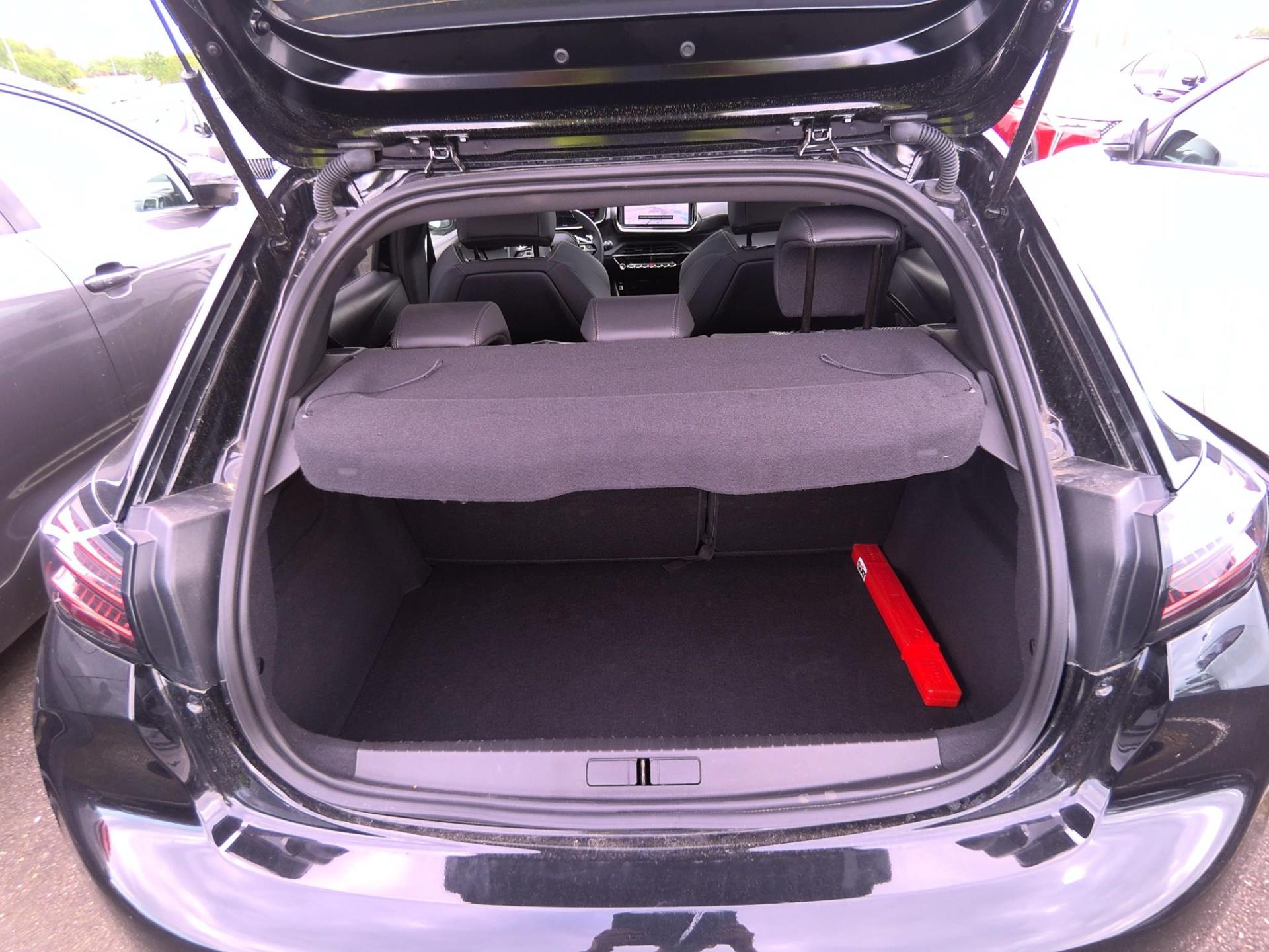 Peugeot 208 Hybrid 136 e-DCS6 GT 2024