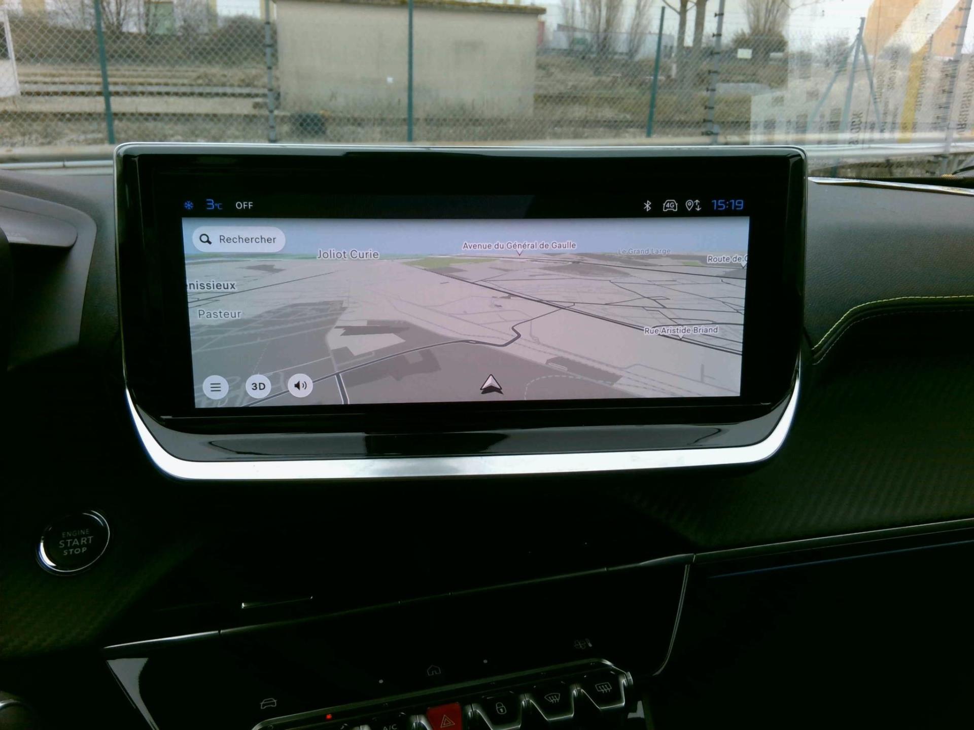 Peugeot 2008 Hybrid 136 e-DCS6 GT 2024