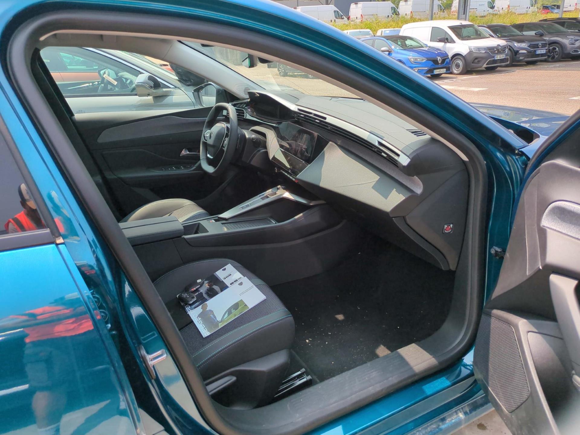 Peugeot 308 Hybrid 136 e-DCS6 Allure 2025