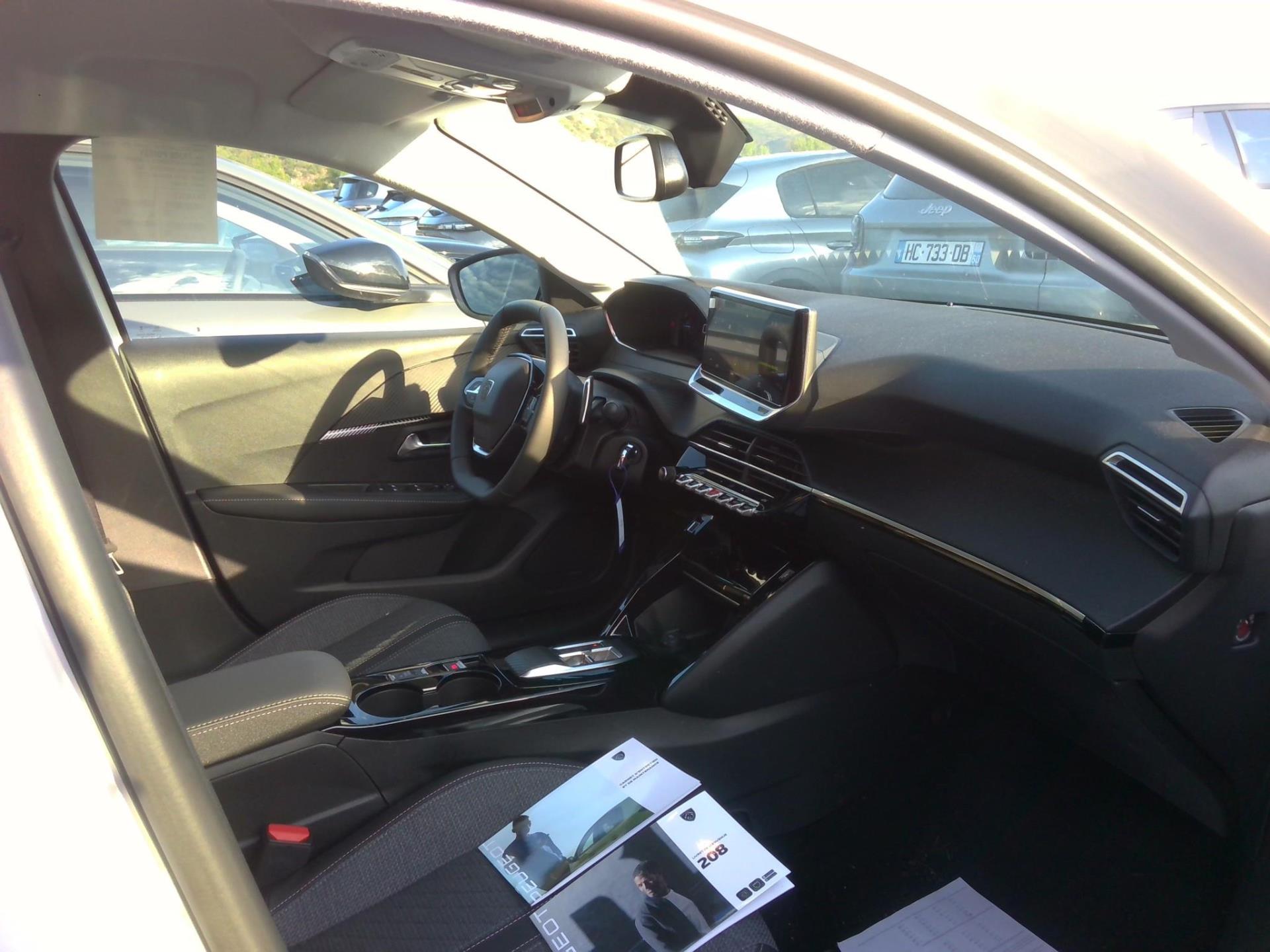 Peugeot 208 Hybrid 110 ch e-DCS6 Allure 2025