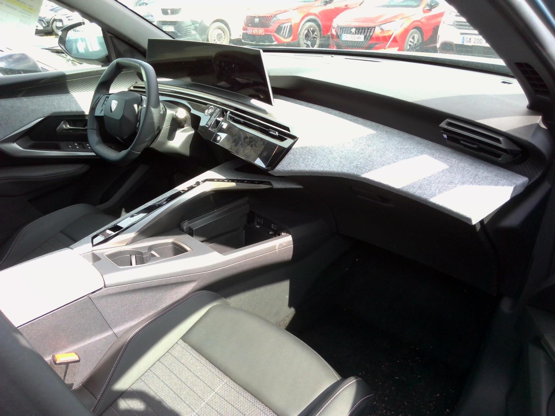 Peugeot 3008 Hybrid 136 e-DCS6 Allure 2024