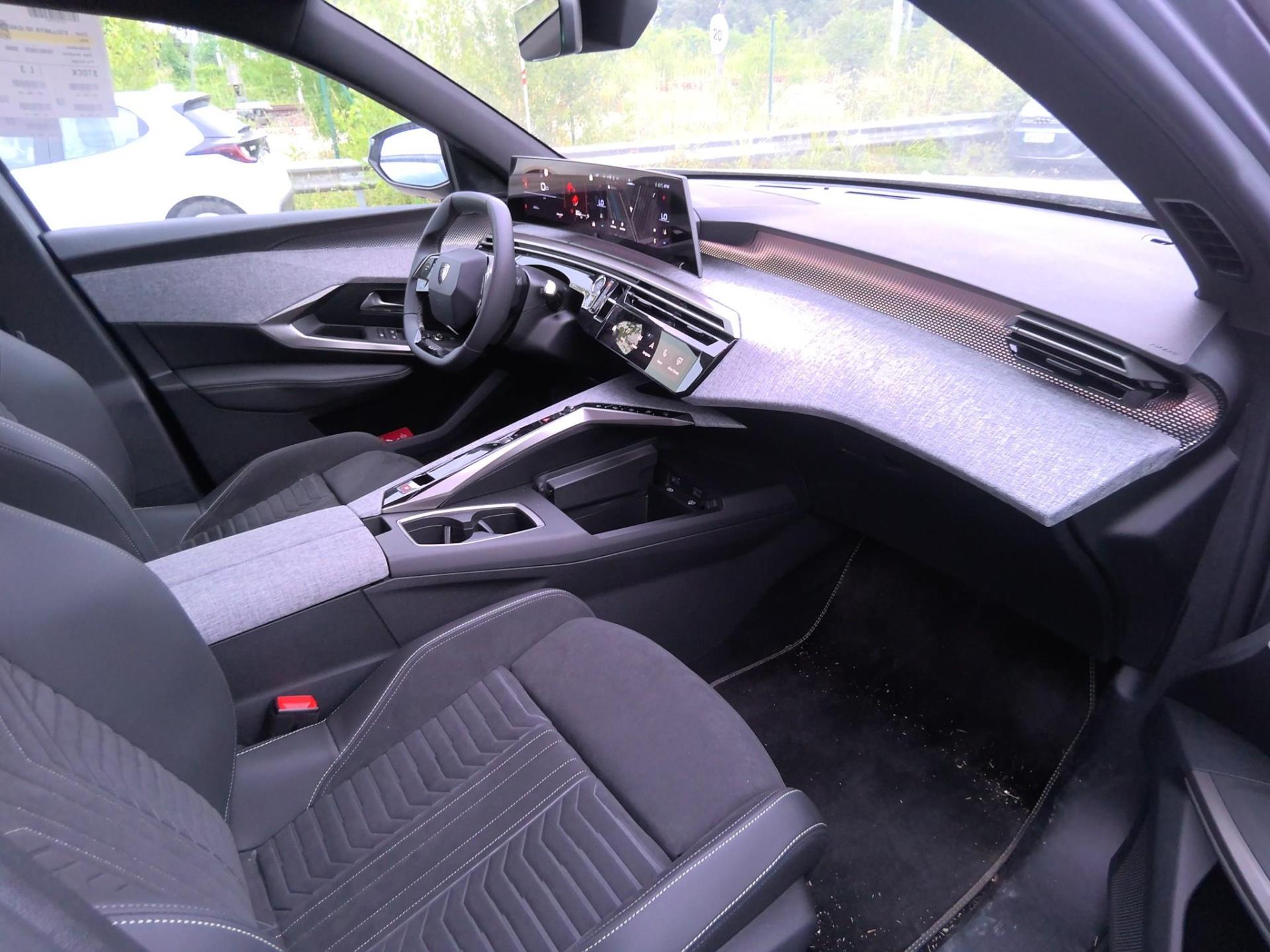 Peugeot 3008 Hybrid 145 e-DCS6 GT 2025