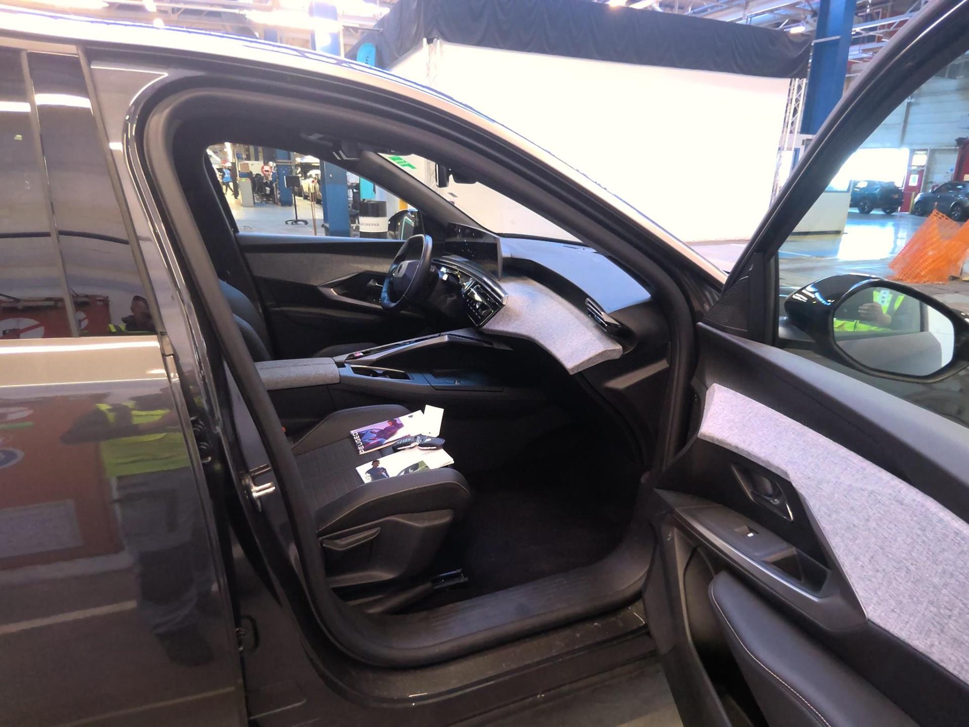 Peugeot 3008 Hybrid 136 e-DCS6 Allure 2024