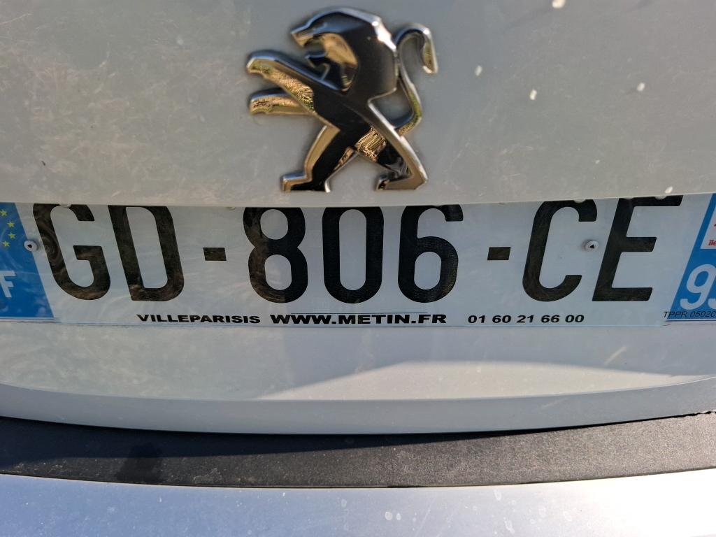 Peugeot 2008 BlueHDi 130 S&S EAT8 Active Business 2021