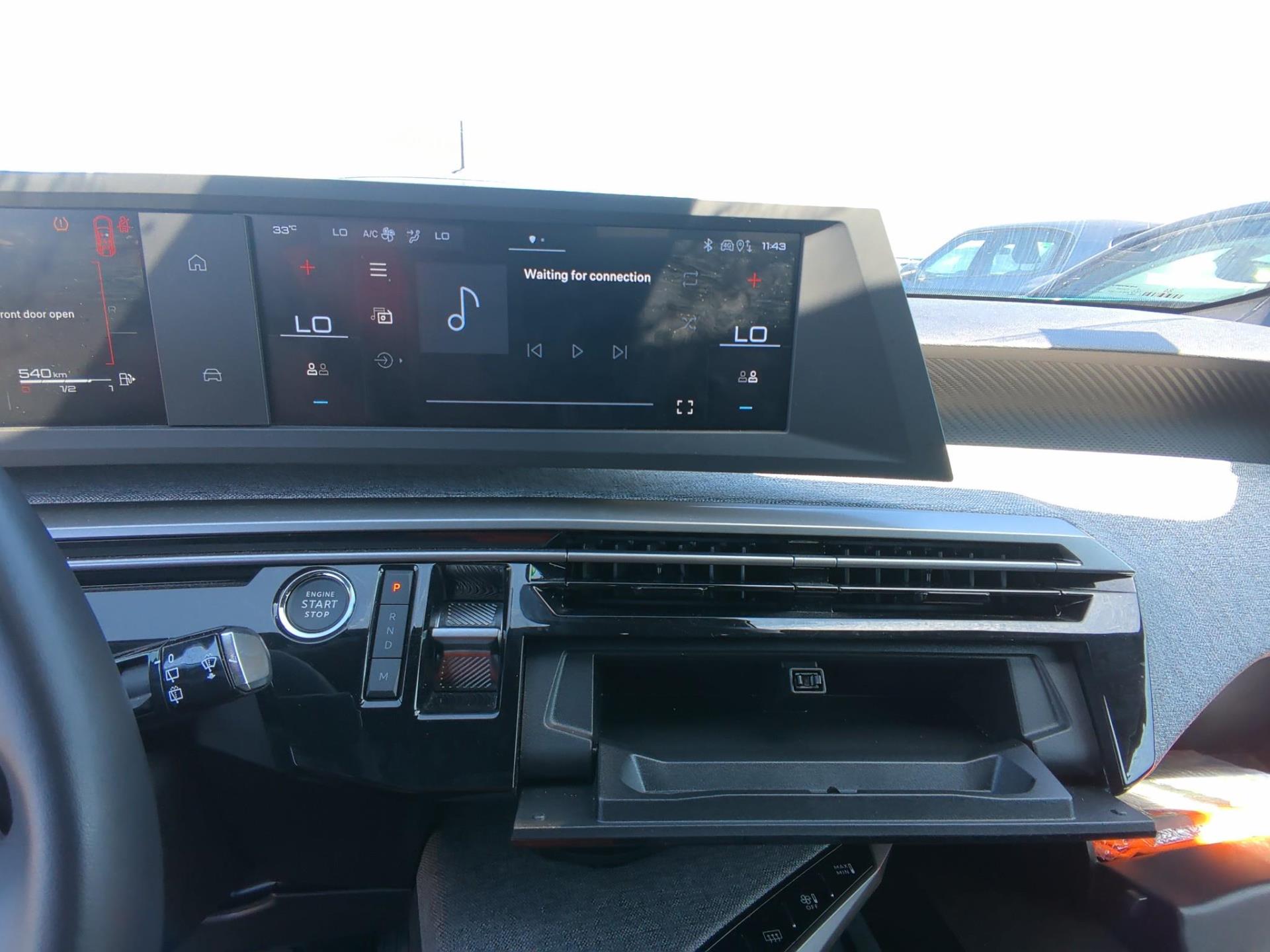 Peugeot 5008 Hybrid 145 ch e-DCS6 Allure 2025