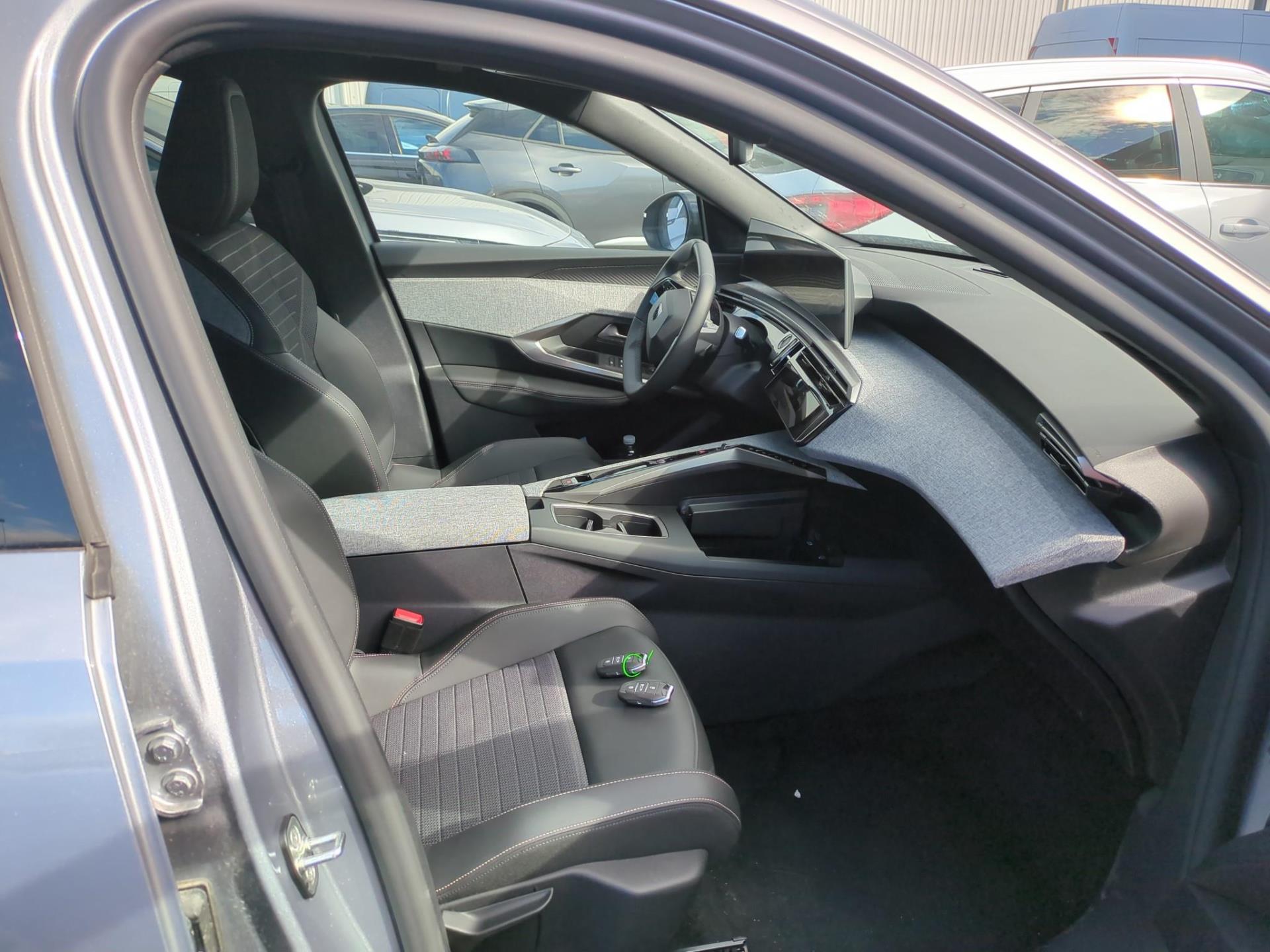 Peugeot 3008 Hybrid 136 e-DCS6 Allure 2024