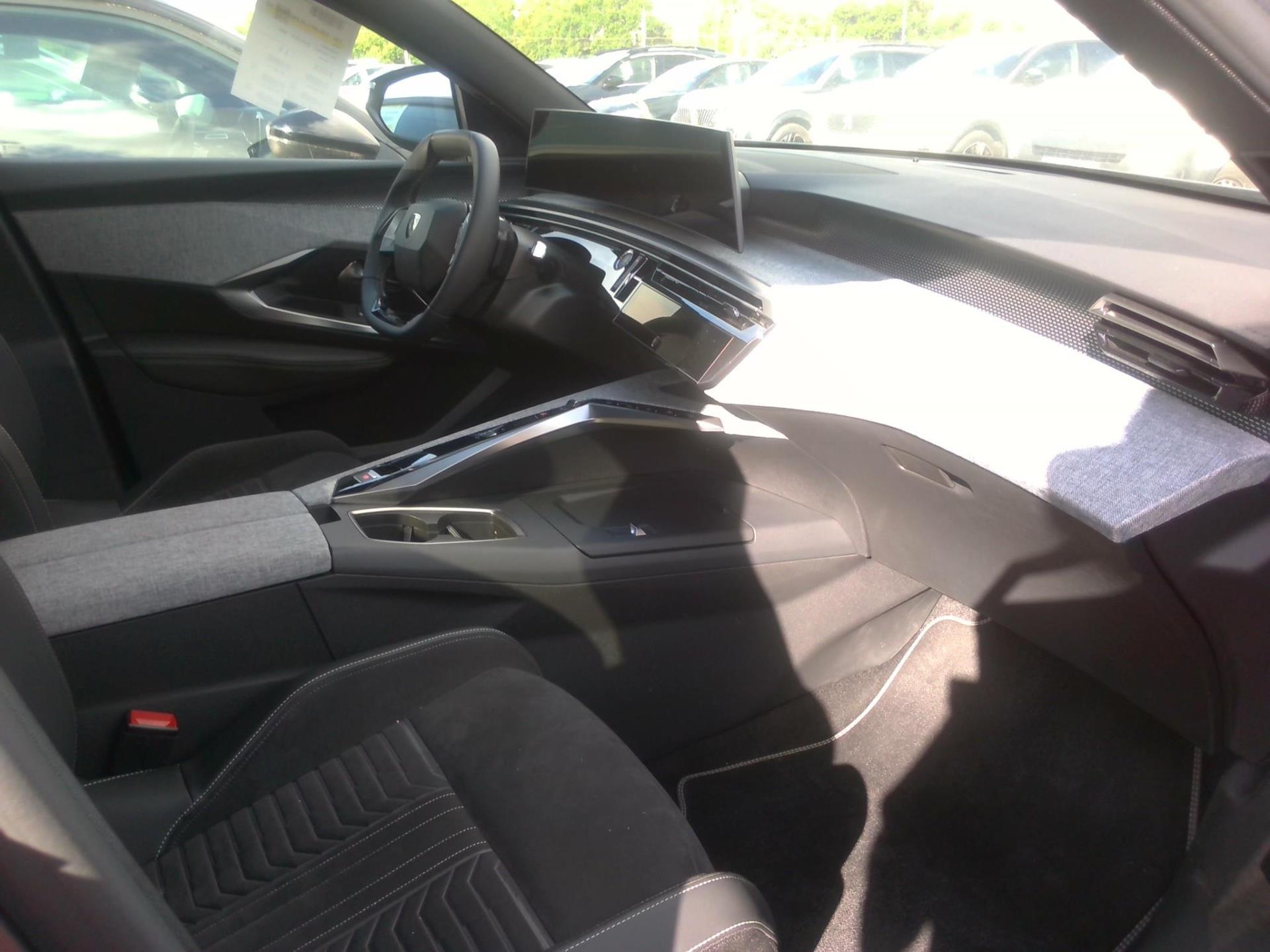 Peugeot 3008 Hybrid 136 e-DCS6 GT 2024