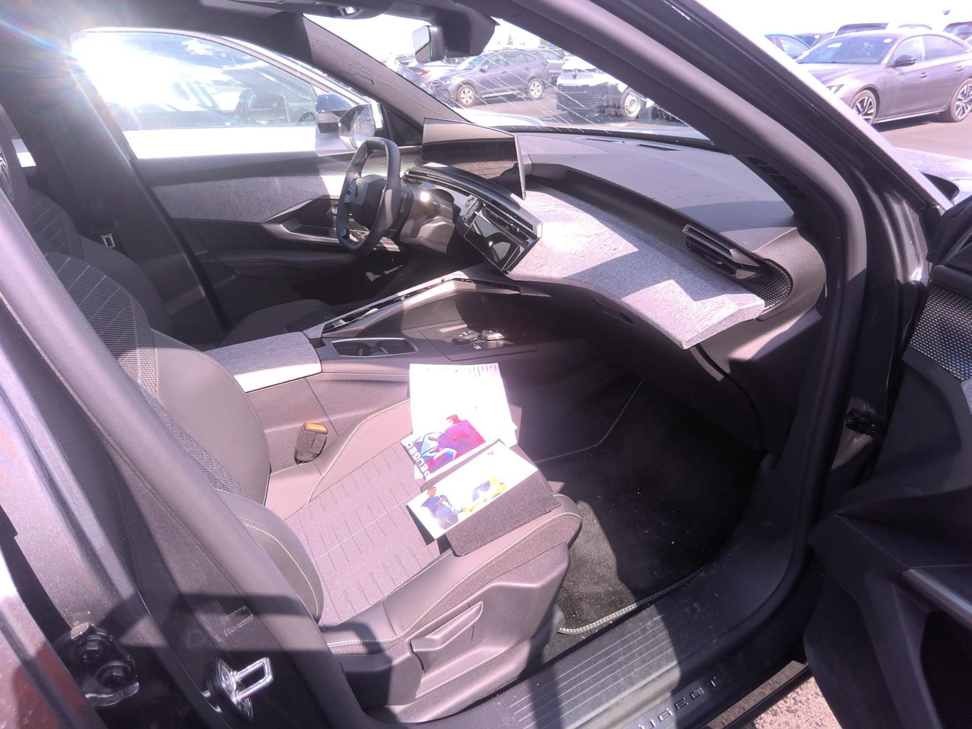 Peugeot 5008 Hybrid 136 e-DCS6 GT 2025