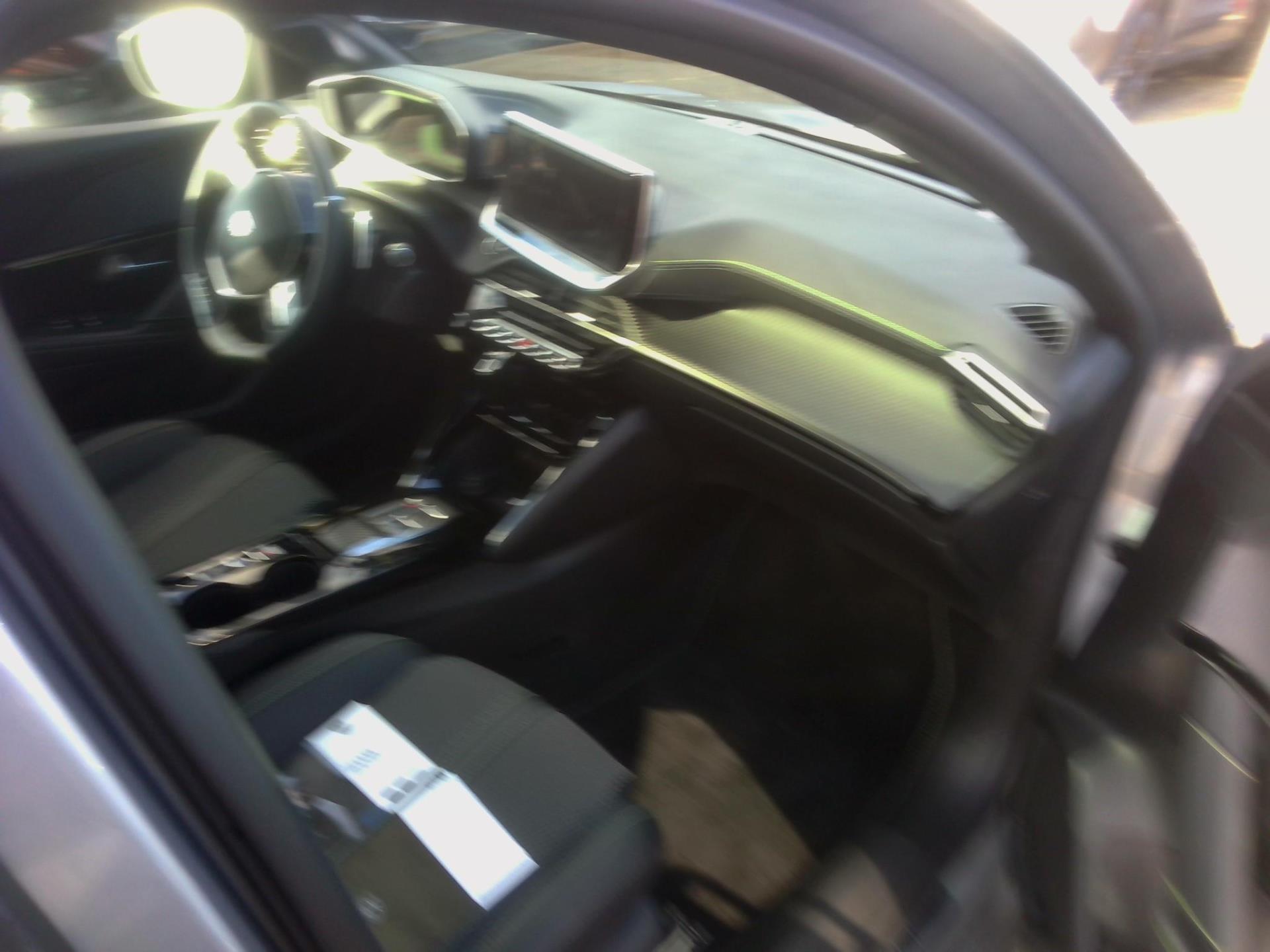 Peugeot 208 Hybrid 136 e-DCS6 GT 2024