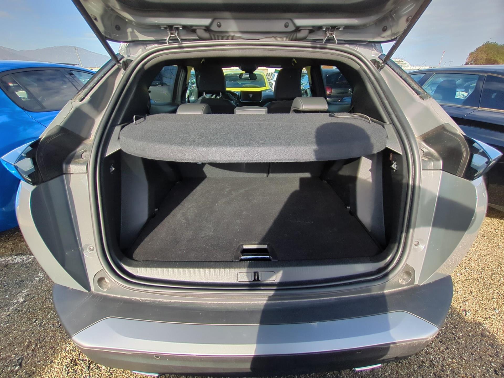 Peugeot 2008 Hybrid 136 e-DCS6 Allure 2024