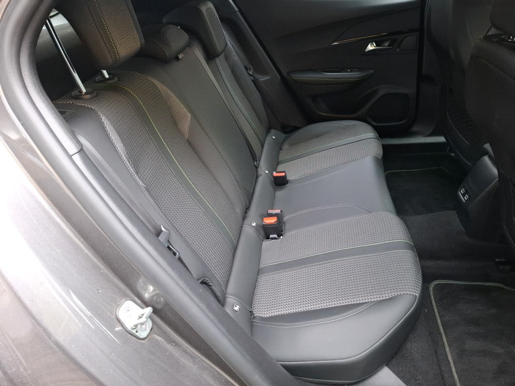 Peugeot 2008 PureTech 130 S&S EAT8 GT 2022