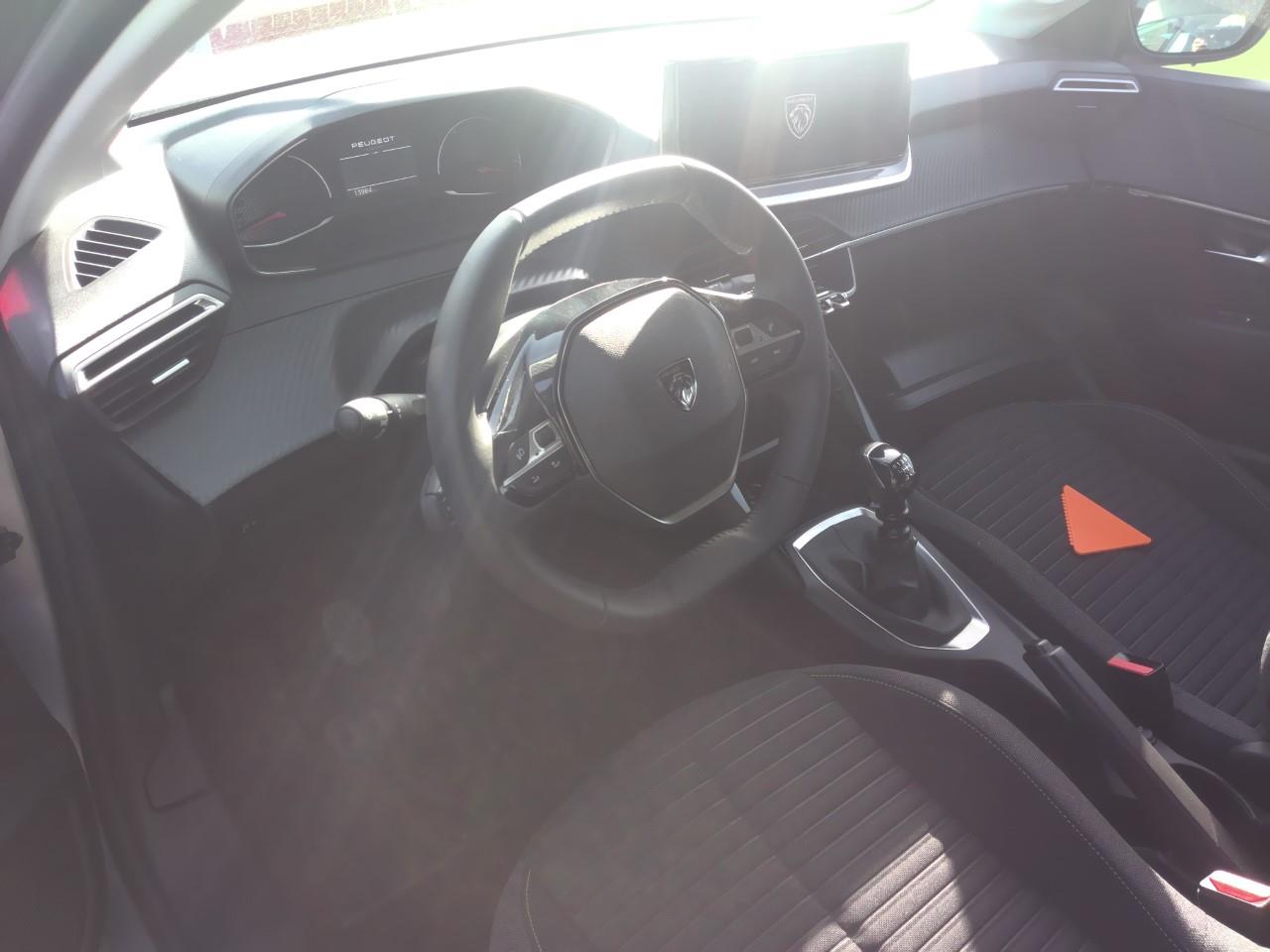 Foto Peugeot 208 4