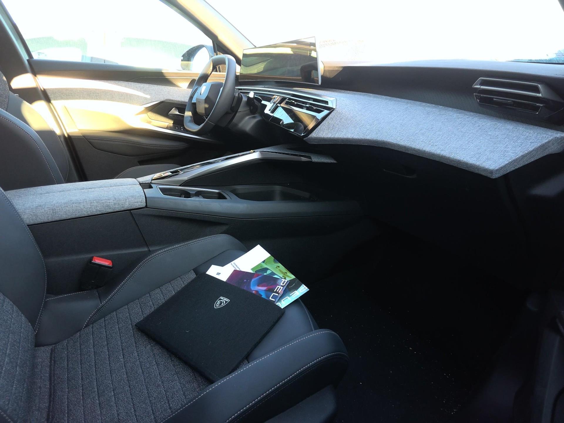 Peugeot 3008 Hybrid 145 e-DCS6 Allure 2025