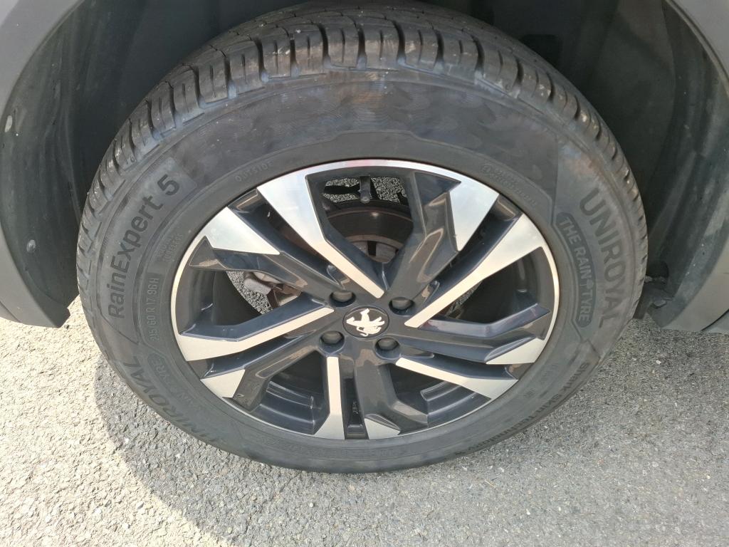 Peugeot 2008 BlueHDi 130 S&S EAT8 Allure Pack 2022