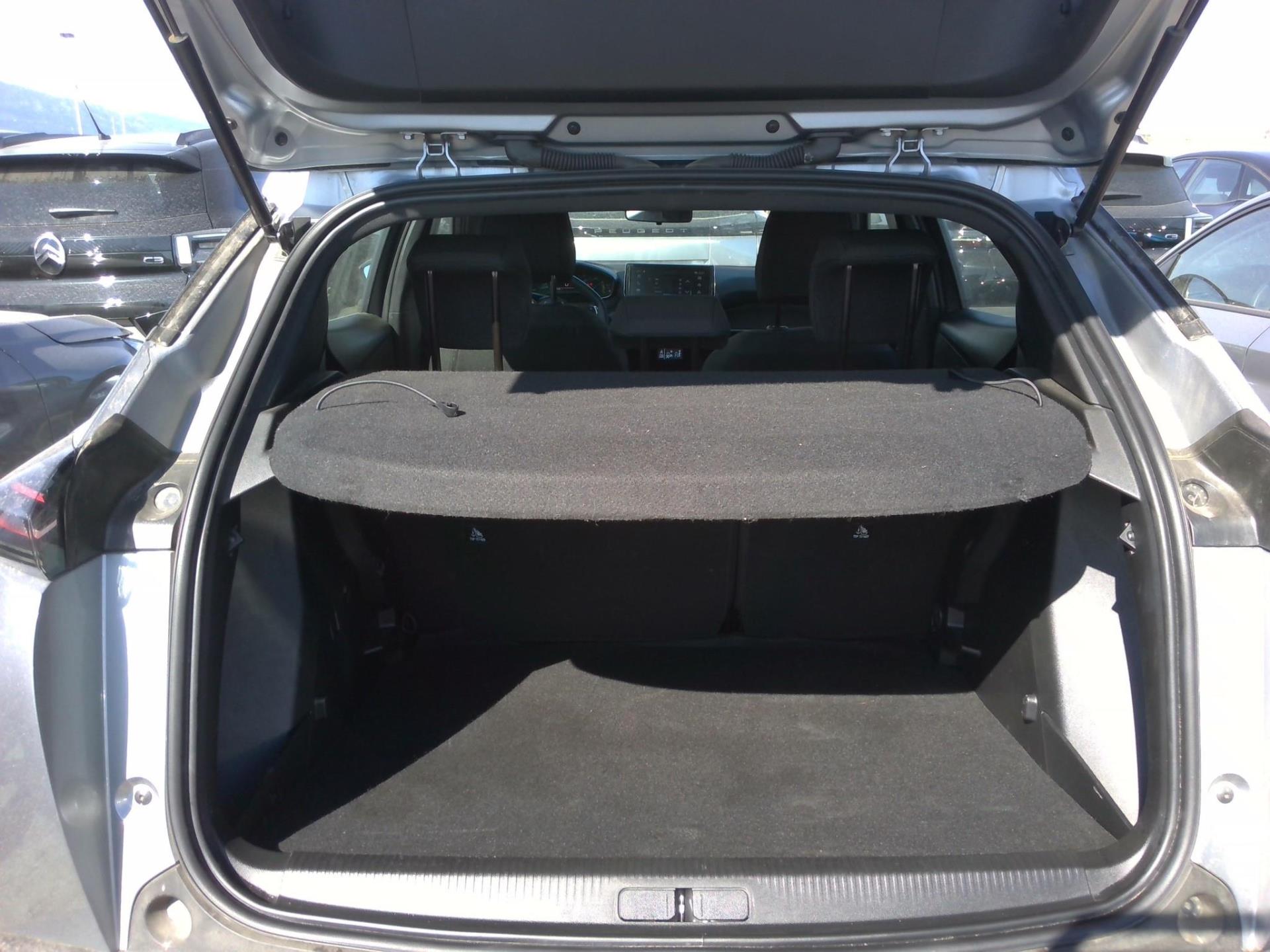 Peugeot 2008 Hybrid 136 e-DCS6 Style 2025