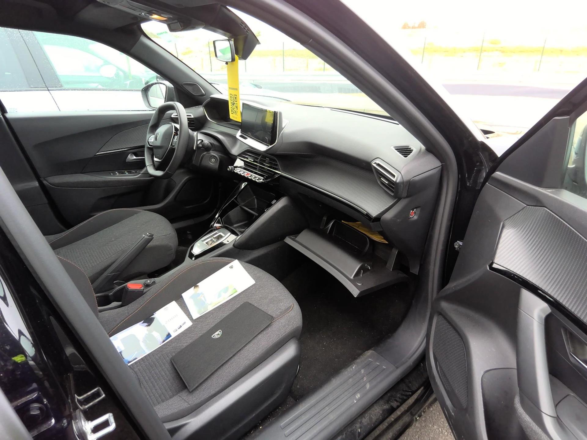 Peugeot 2008 Hybrid 136 e-DCS6 Style 2025