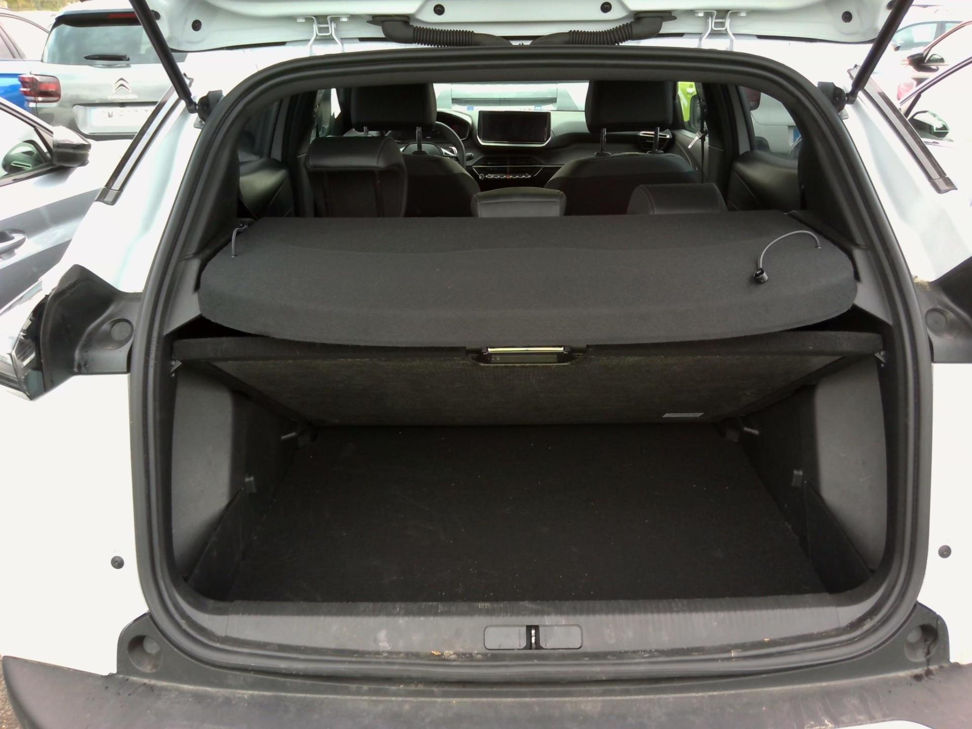 Peugeot 2008 Hybrid 136 e-DCS6 Allure 2024