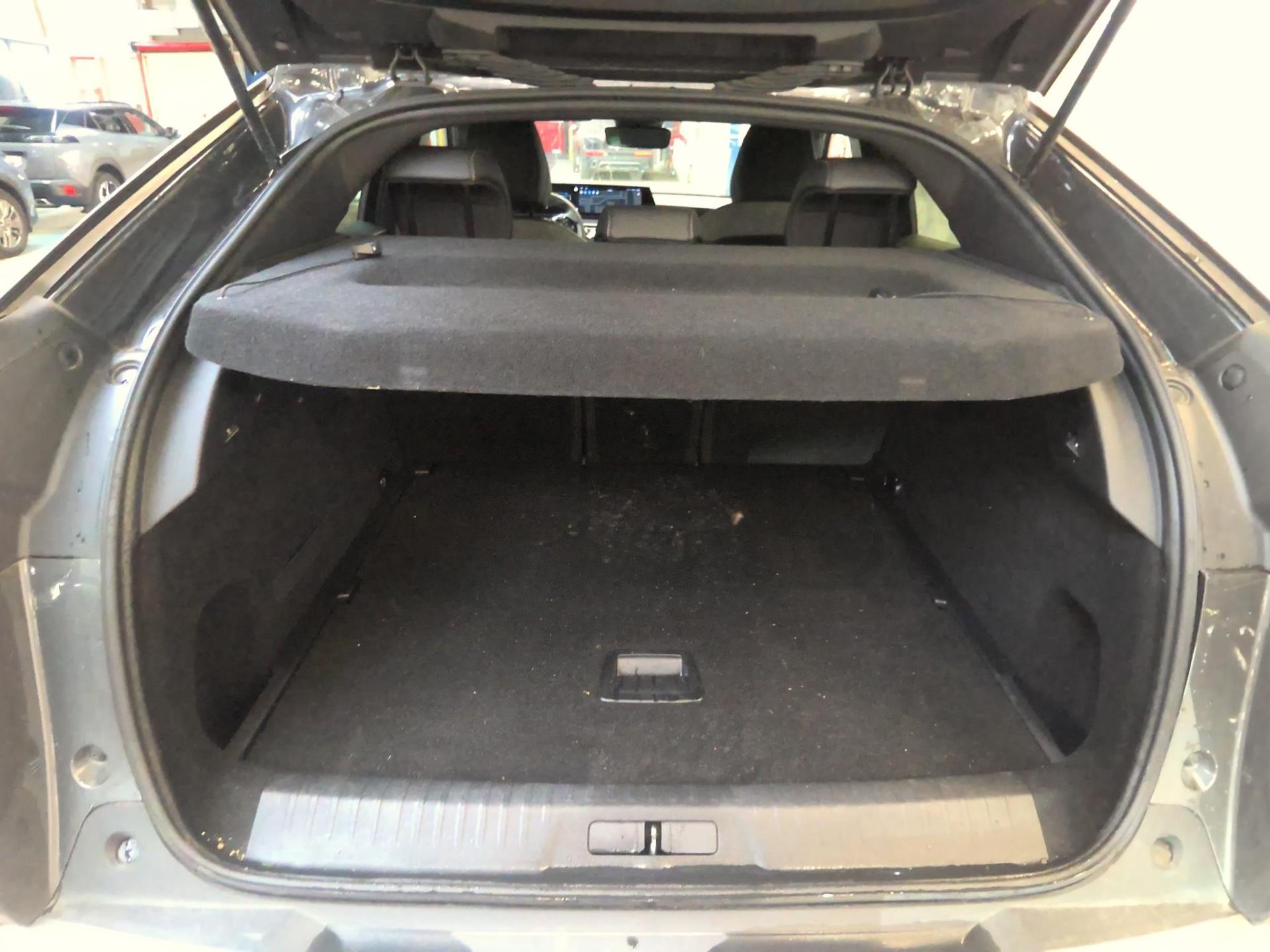 Peugeot 3008 Hybrid 136 e-DCS6 Allure 2025